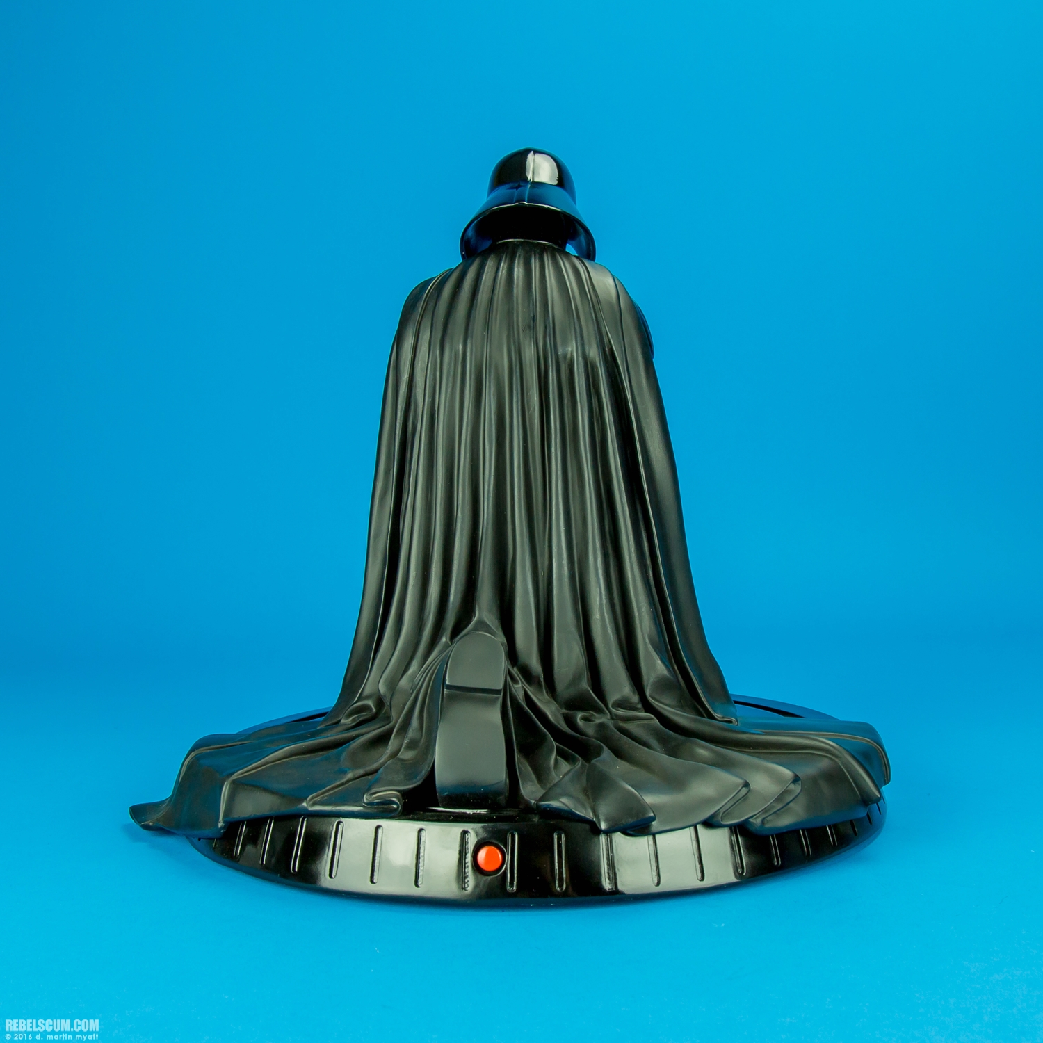 Darth-Vader-Kneeling-Statue-Gentle-Giant-Ltd-Star-Wars-004.jpg