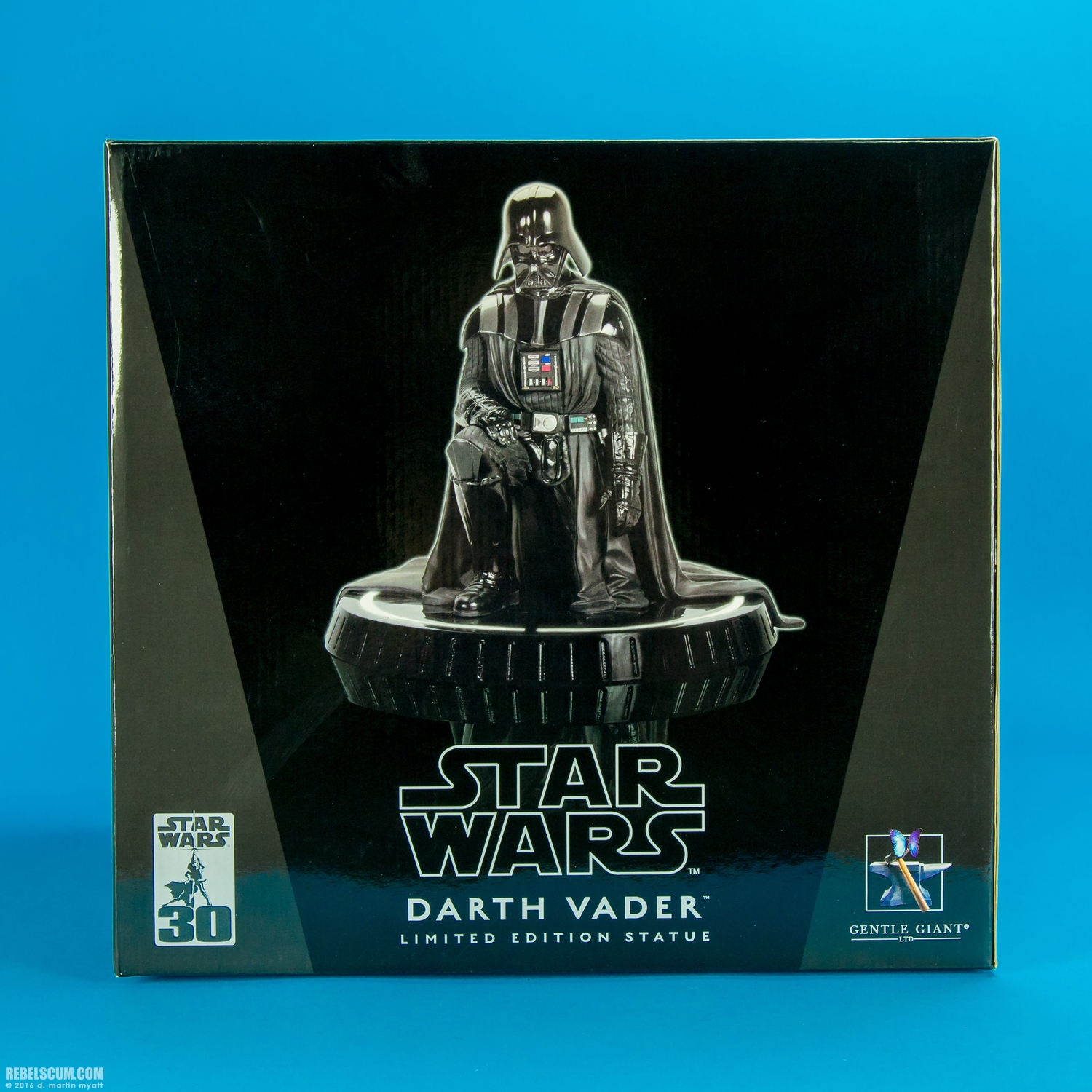 Darth-Vader-Kneeling-Statue-Gentle-Giant-Ltd-Star-Wars-015.jpg