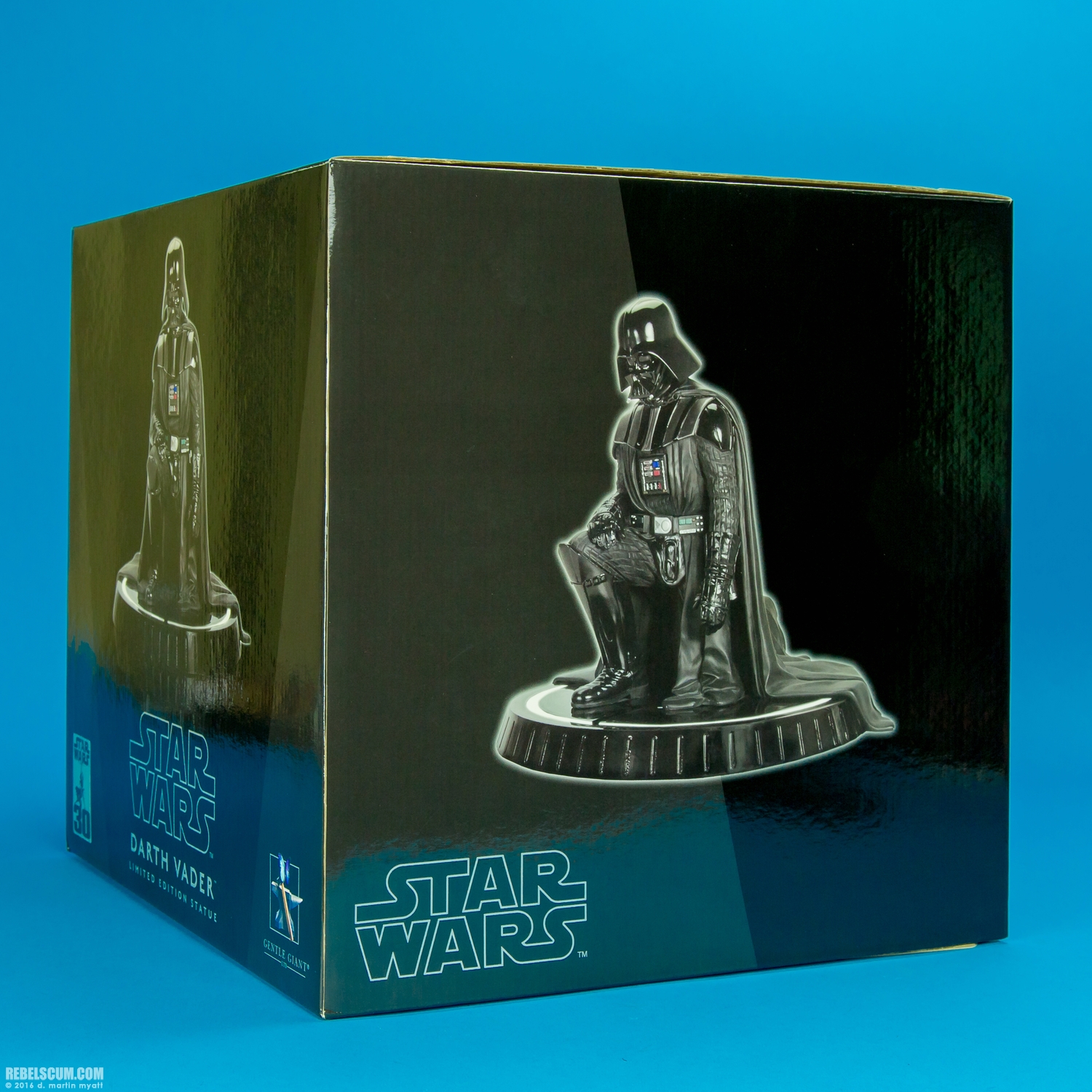 Darth-Vader-Kneeling-Statue-Gentle-Giant-Ltd-Star-Wars-017.jpg
