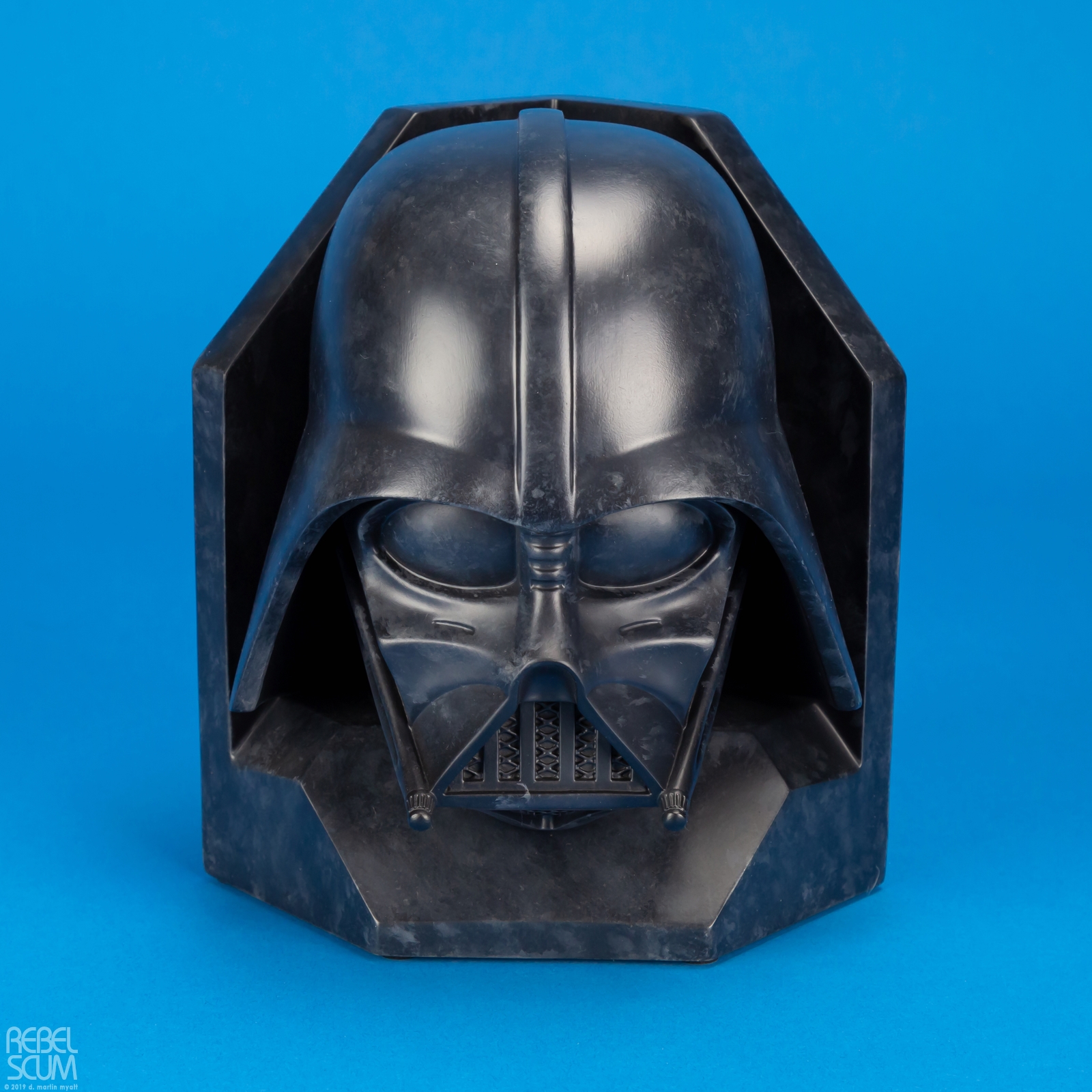 Darth-Vader-Stoneworks-Helmet-Bookend-Gentle-Giant-001.jpg