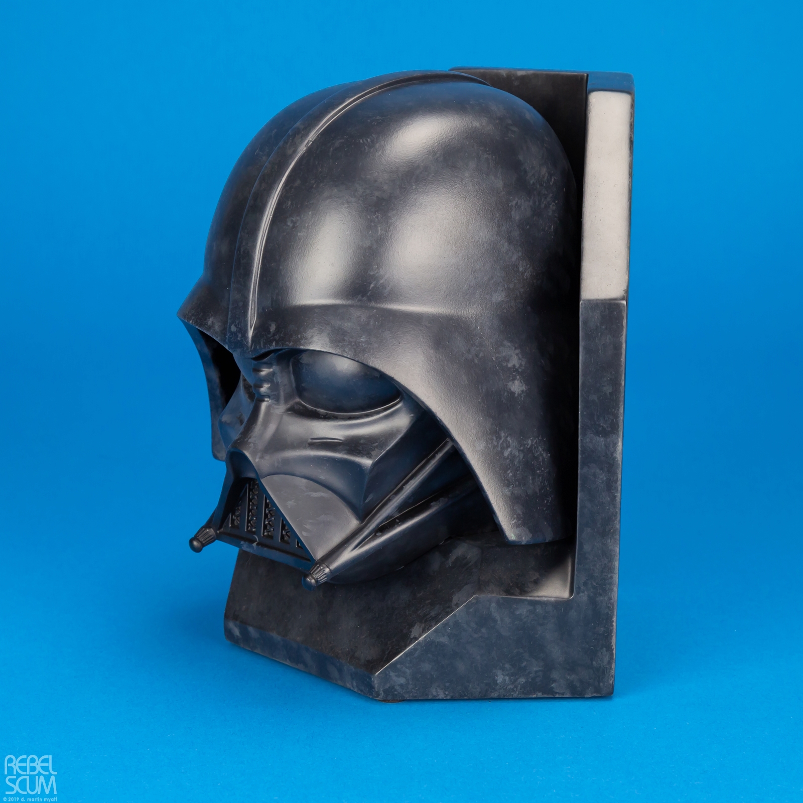 Darth-Vader-Stoneworks-Helmet-Bookend-Gentle-Giant-003.jpg