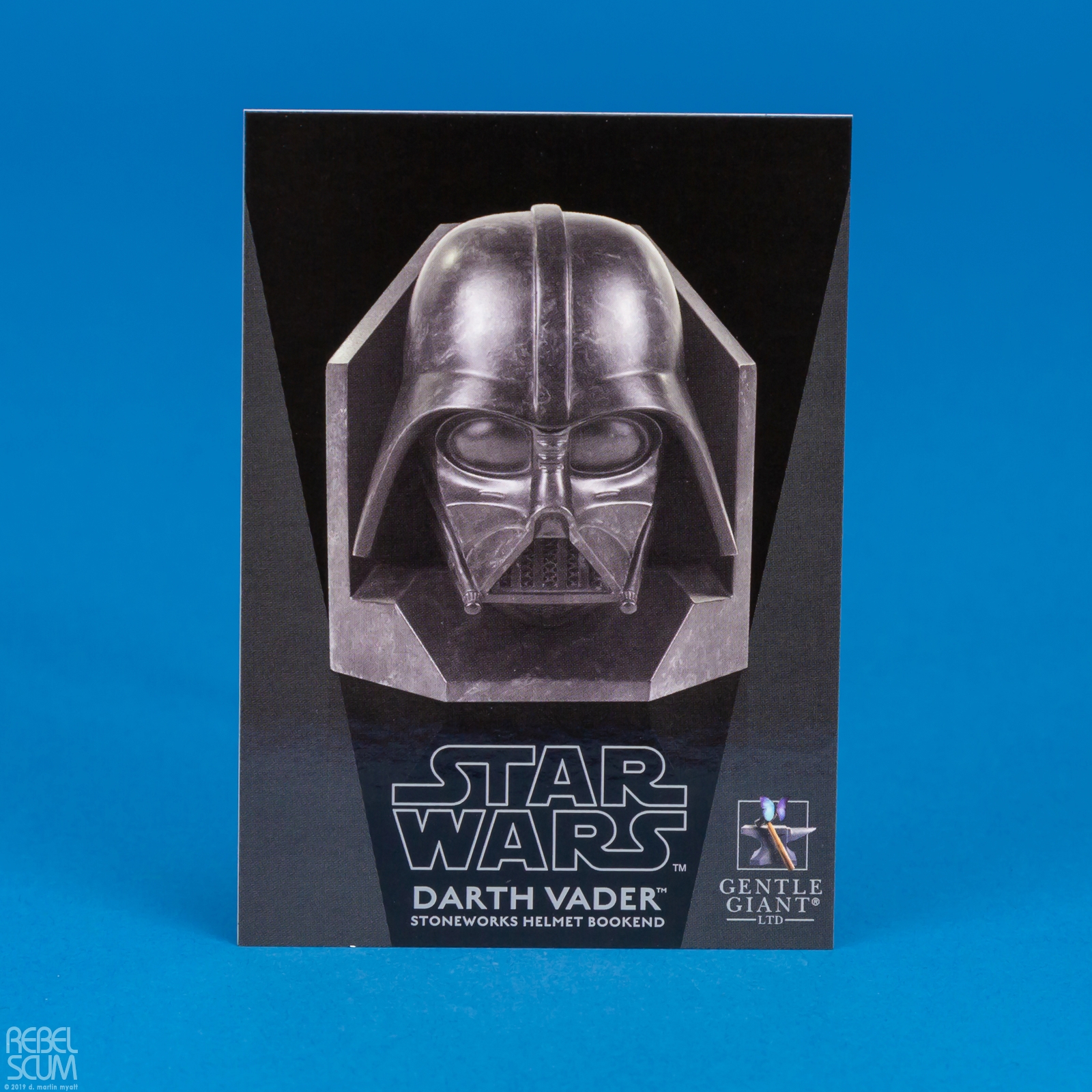 Darth-Vader-Stoneworks-Helmet-Bookend-Gentle-Giant-006.jpg