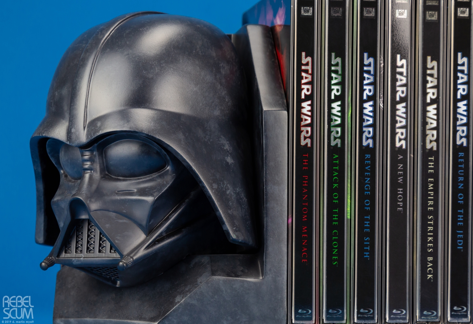 Darth-Vader-Stoneworks-Helmet-Bookend-Gentle-Giant-008.jpg