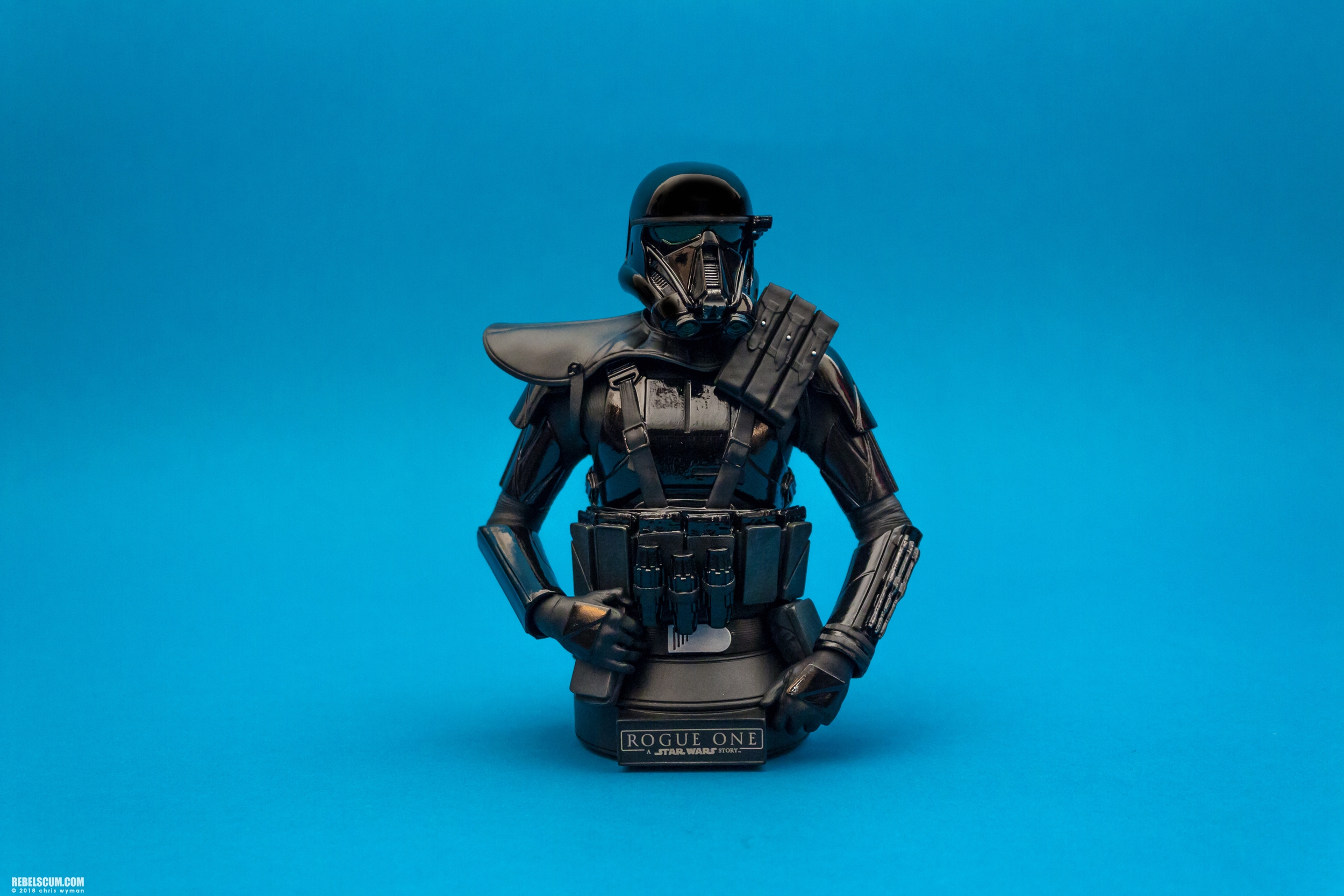 Death-Trooper-Specialist-Lucasfilm-Rogue-One-Crew-Gift-001.jpg