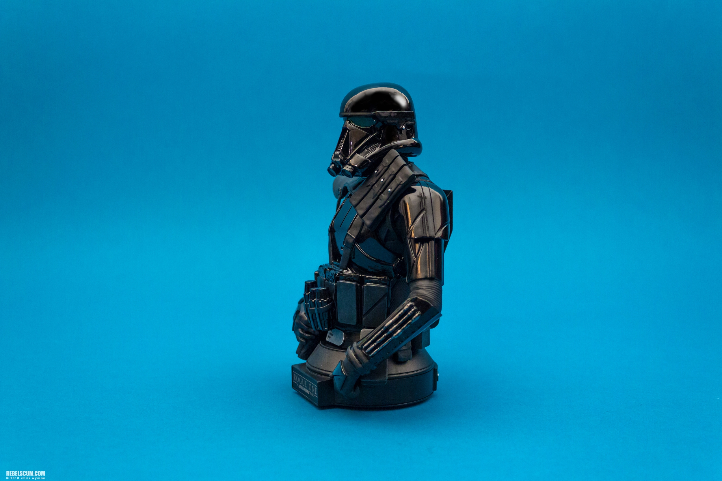 Death-Trooper-Specialist-Lucasfilm-Rogue-One-Crew-Gift-003.jpg