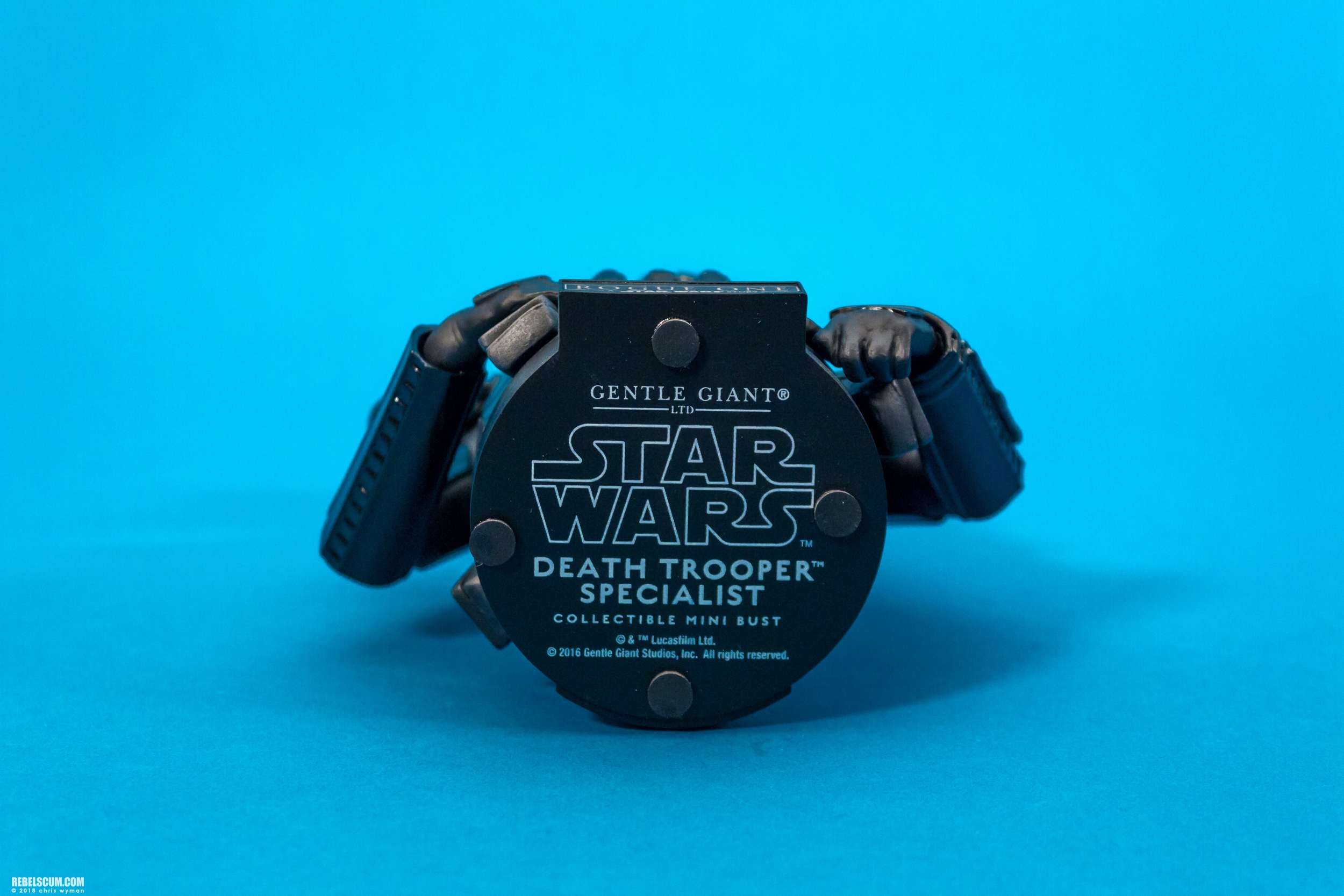Death-Trooper-Specialist-Lucasfilm-Rogue-One-Crew-Gift-005.jpg