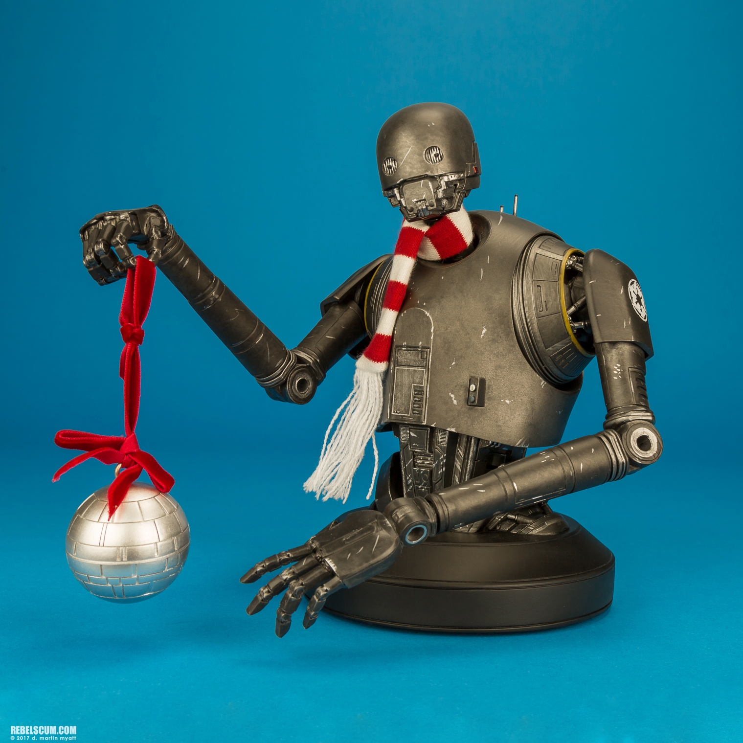 K-2SO-Happy-Holidays-2017-Gift-Mini-Bust-Gentle-Giant-001.jpg