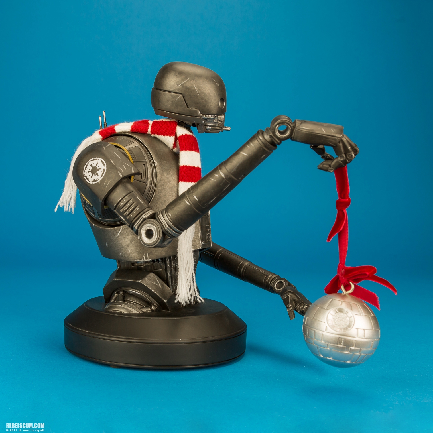 K-2SO-Happy-Holidays-2017-Gift-Mini-Bust-Gentle-Giant-002.jpg