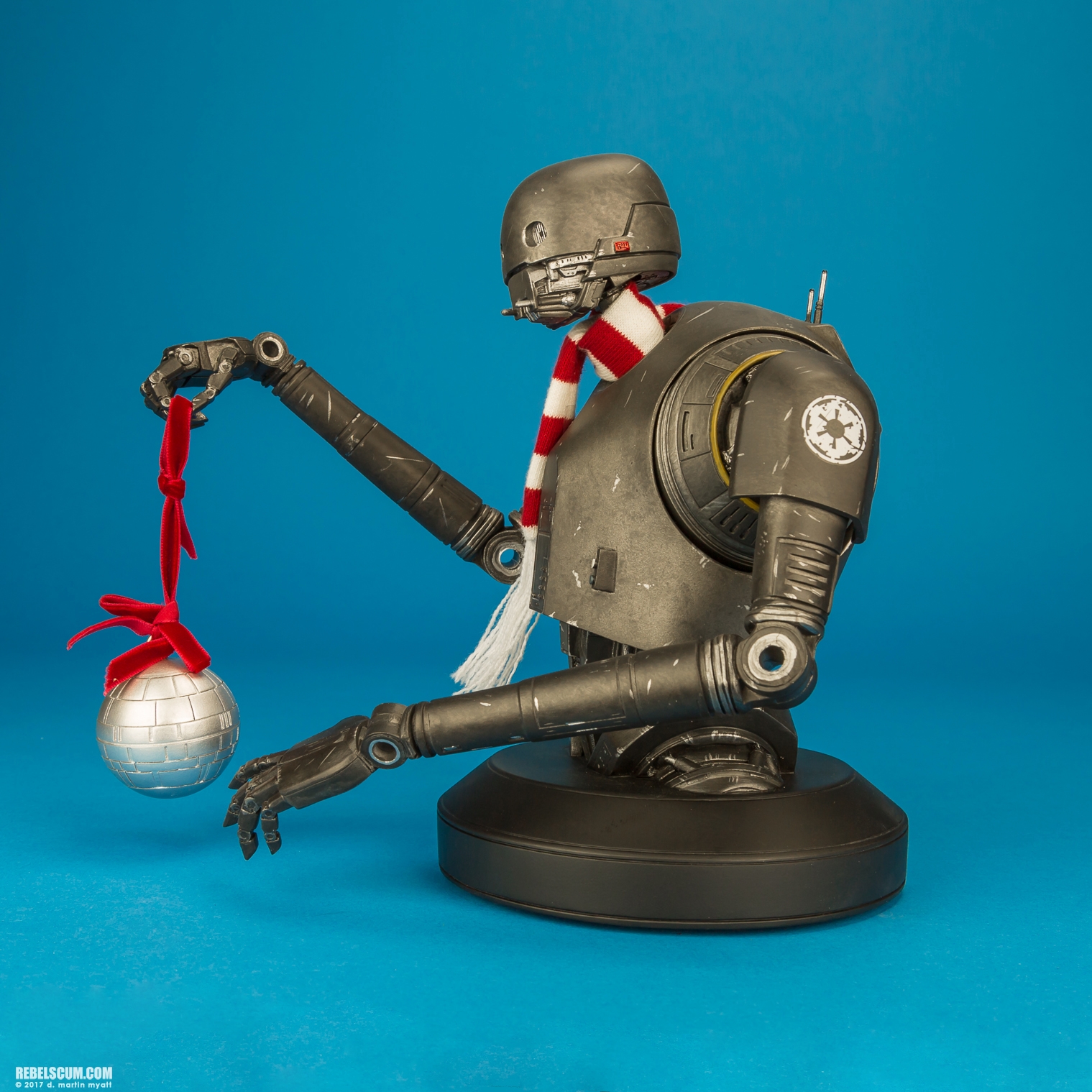 K-2SO-Happy-Holidays-2017-Gift-Mini-Bust-Gentle-Giant-003.jpg