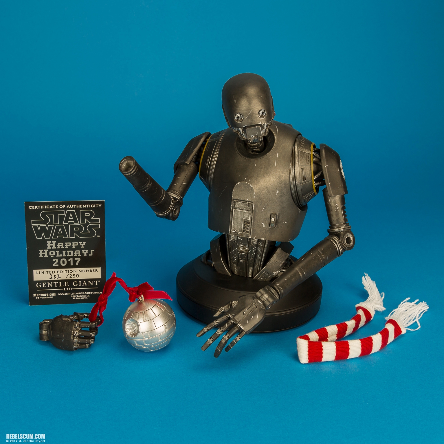 K-2SO-Happy-Holidays-2017-Gift-Mini-Bust-Gentle-Giant-006.jpg