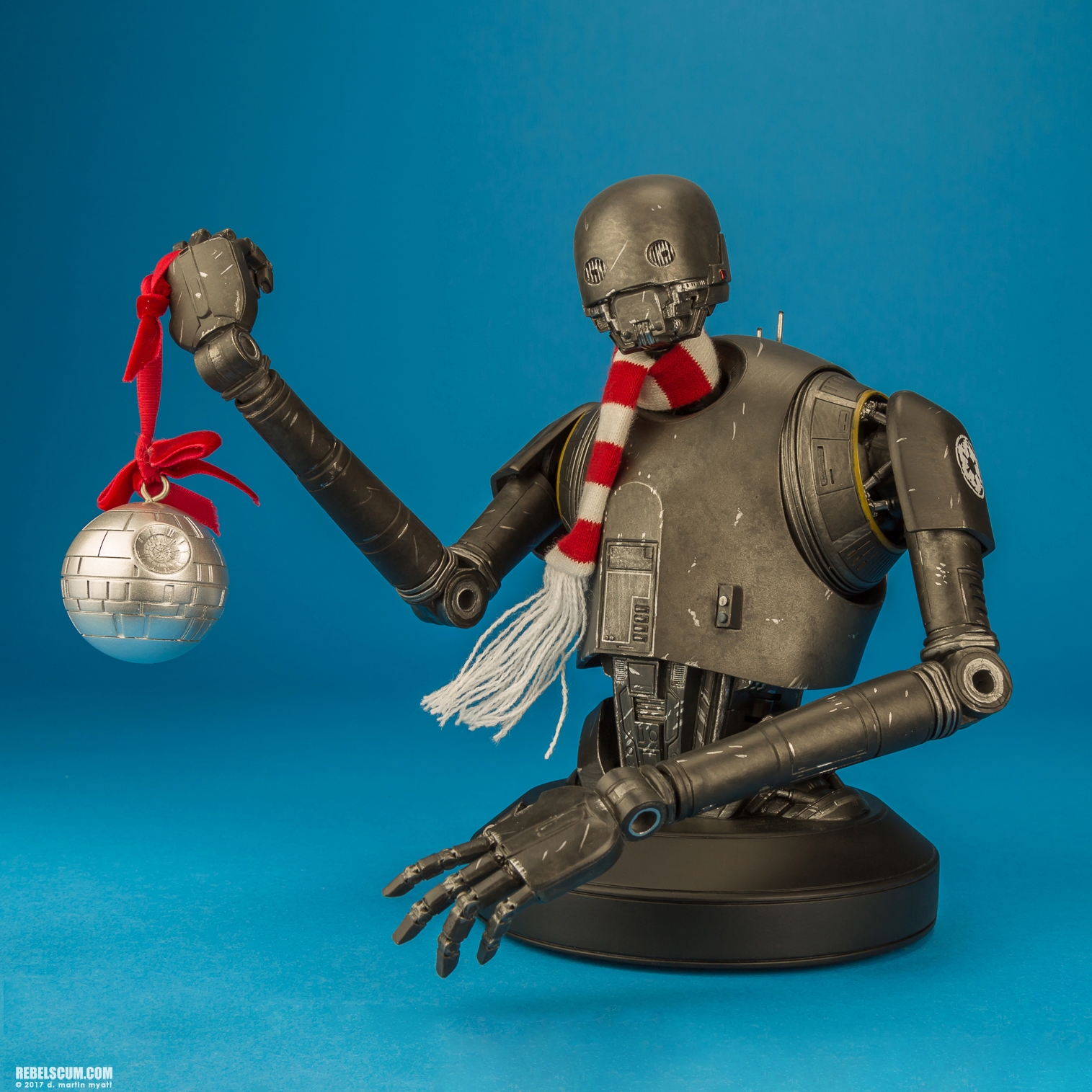 K-2SO-Happy-Holidays-2017-Gift-Mini-Bust-Gentle-Giant-009.jpg