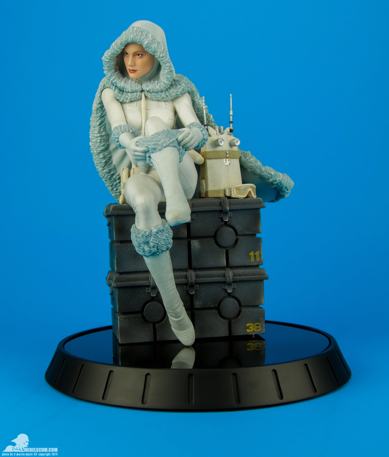 Padme-Amidala-Snowbunny-Statue-Gentle-Giant-Ltd-001.jpg