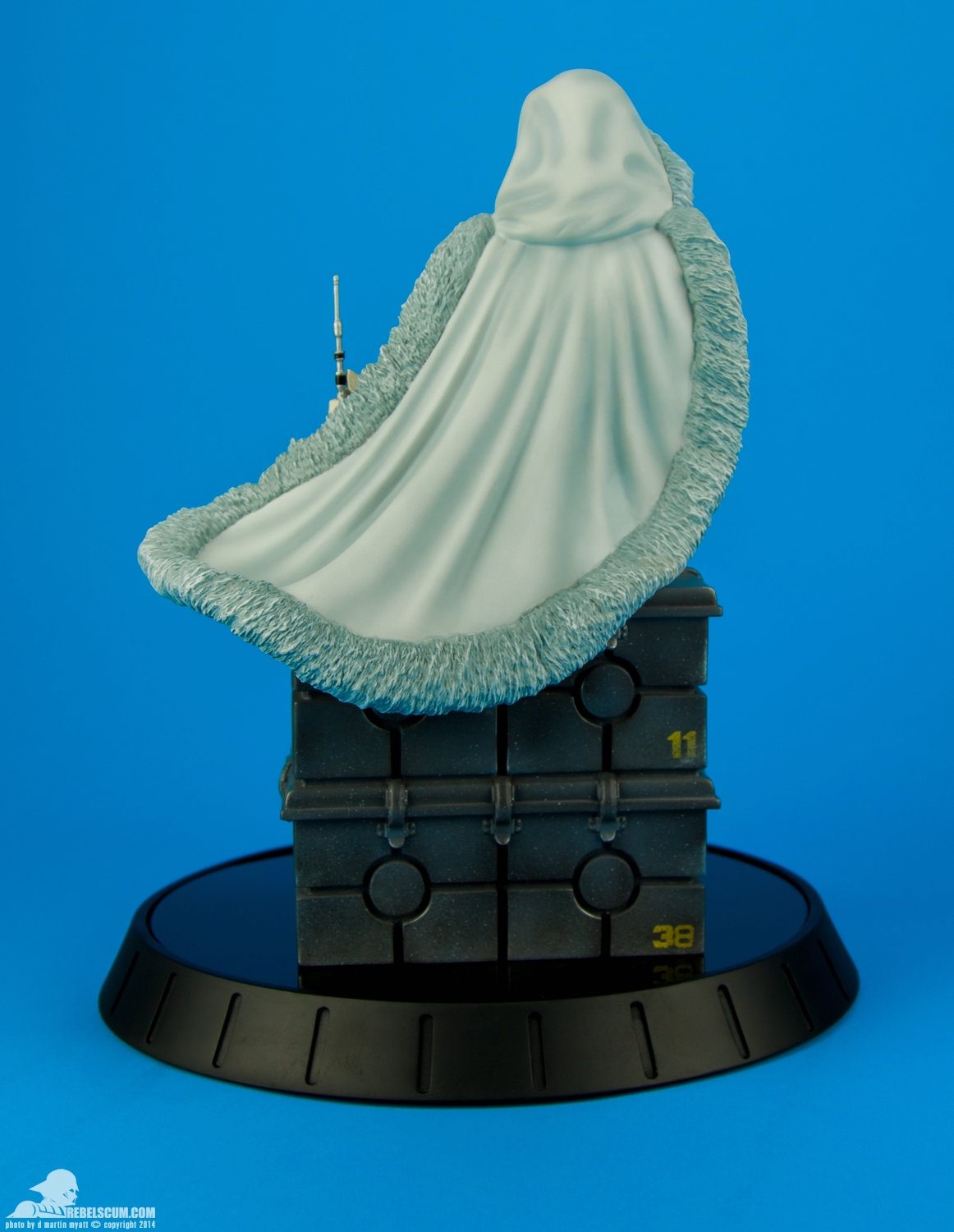 Padme-Amidala-Snowbunny-Statue-Gentle-Giant-Ltd-004.jpg