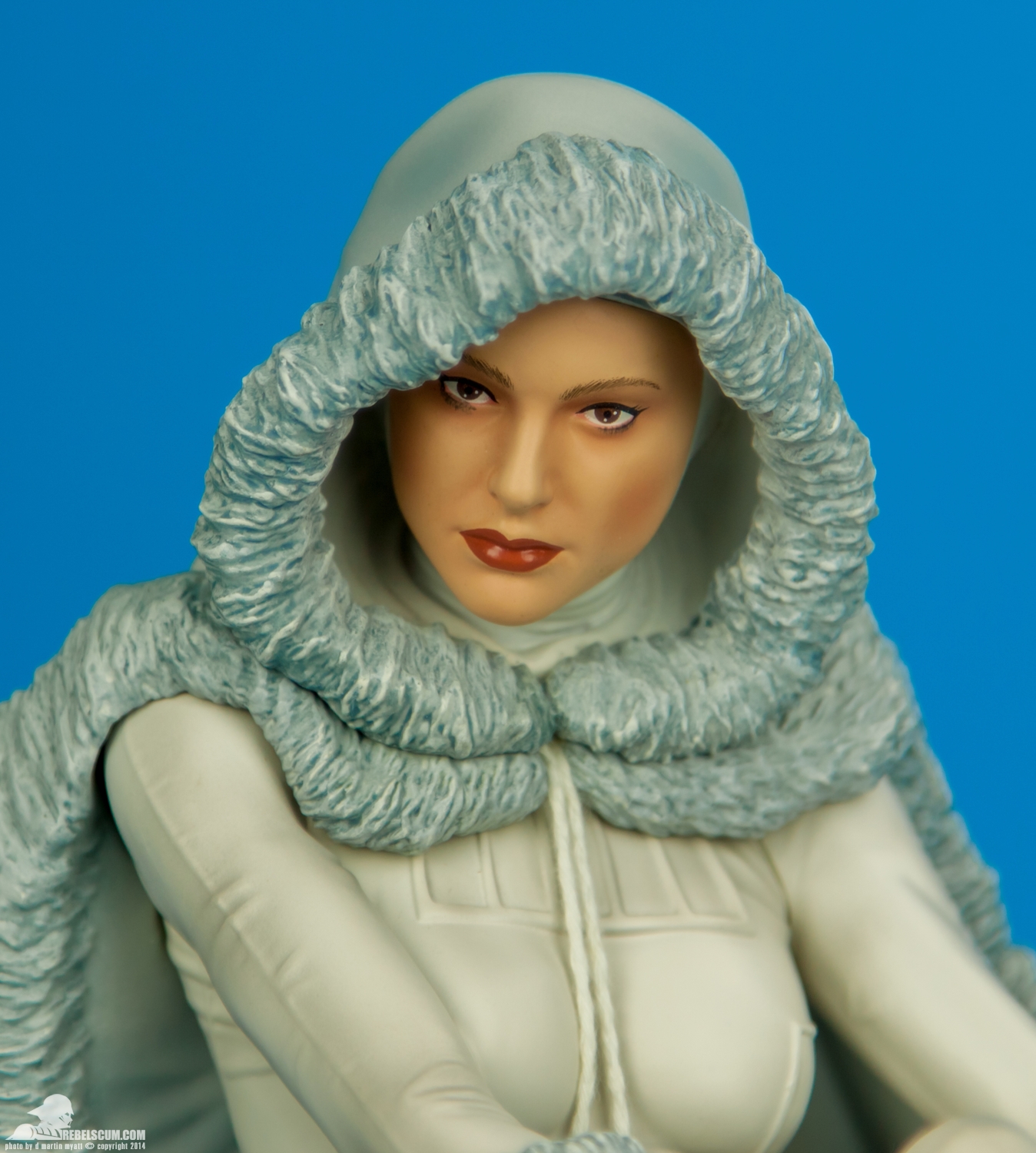 Padme-Amidala-Snowbunny-Statue-Gentle-Giant-Ltd-005.jpg