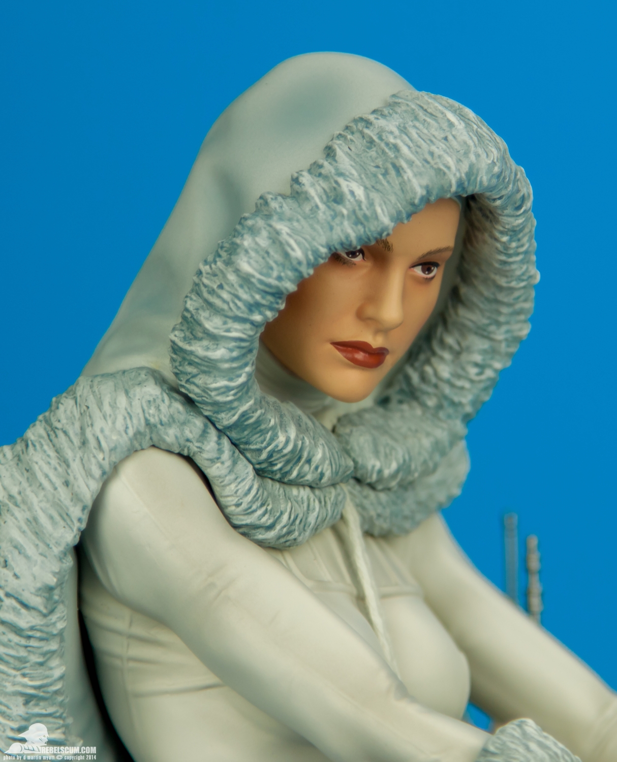 Padme-Amidala-Snowbunny-Statue-Gentle-Giant-Ltd-006.jpg