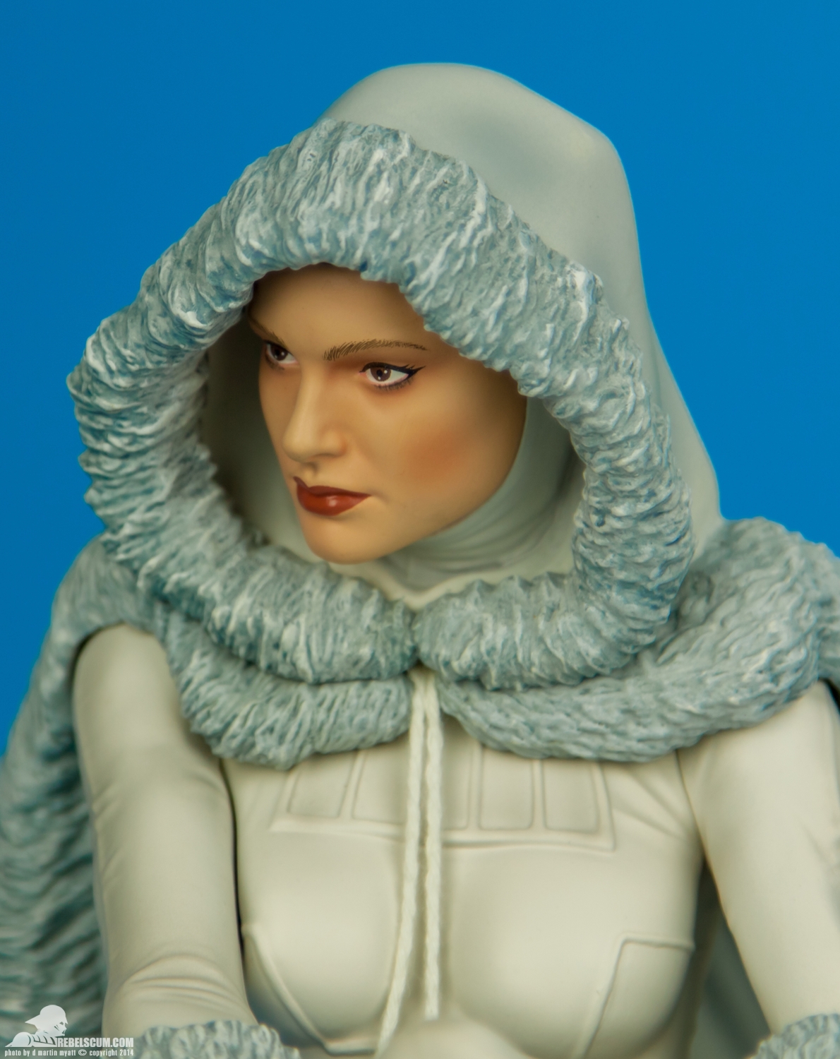 Padme-Amidala-Snowbunny-Statue-Gentle-Giant-Ltd-007.jpg