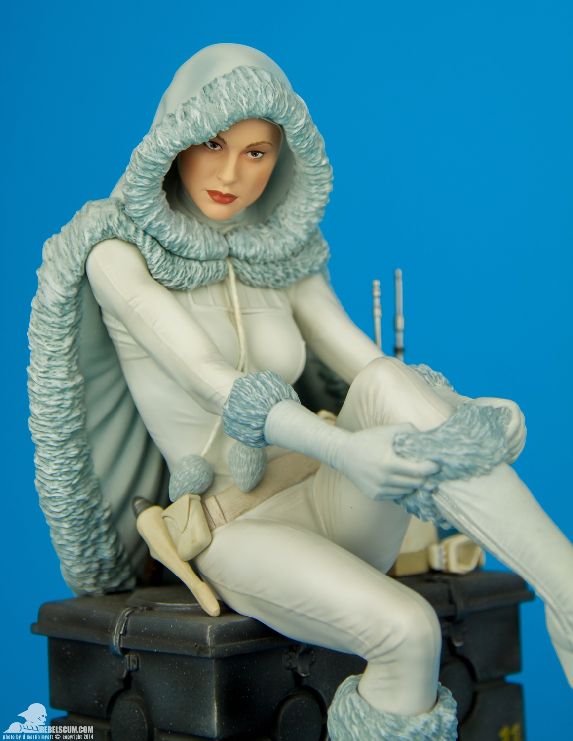 Padme-Amidala-Snowbunny-Statue-Gentle-Giant-Ltd-009.jpg