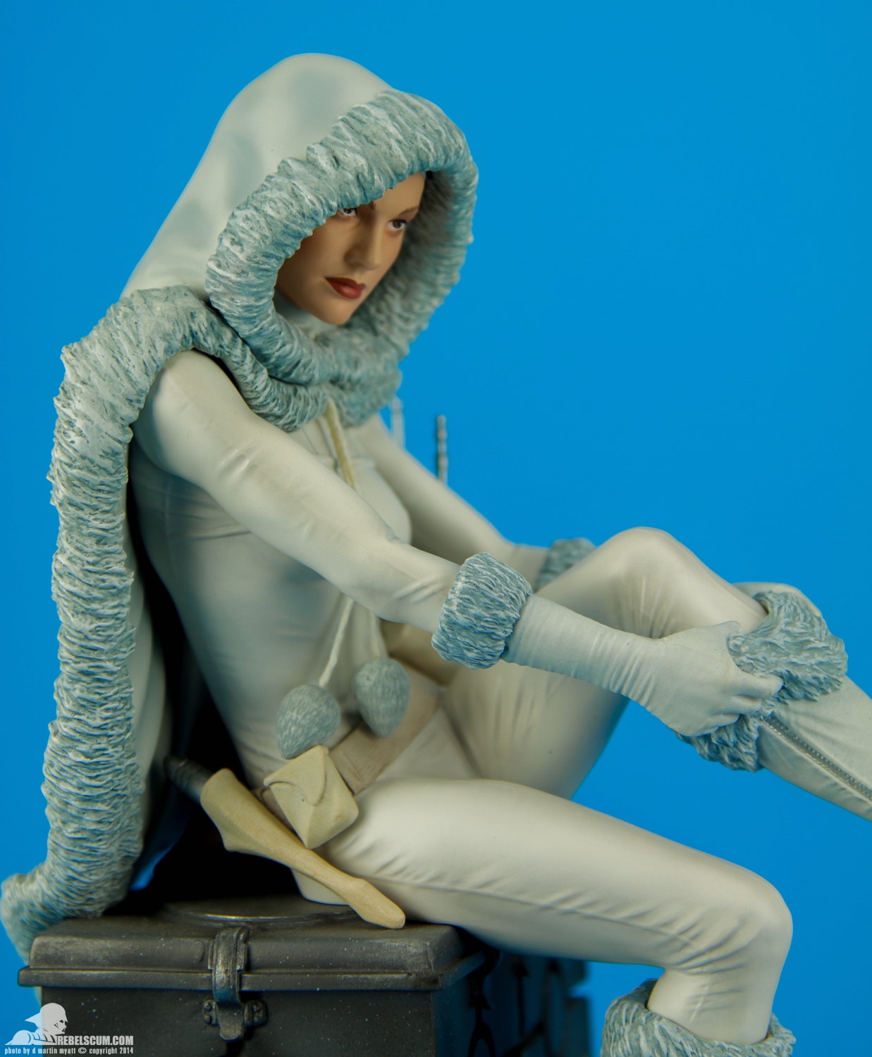 Padme-Amidala-Snowbunny-Statue-Gentle-Giant-Ltd-010.jpg