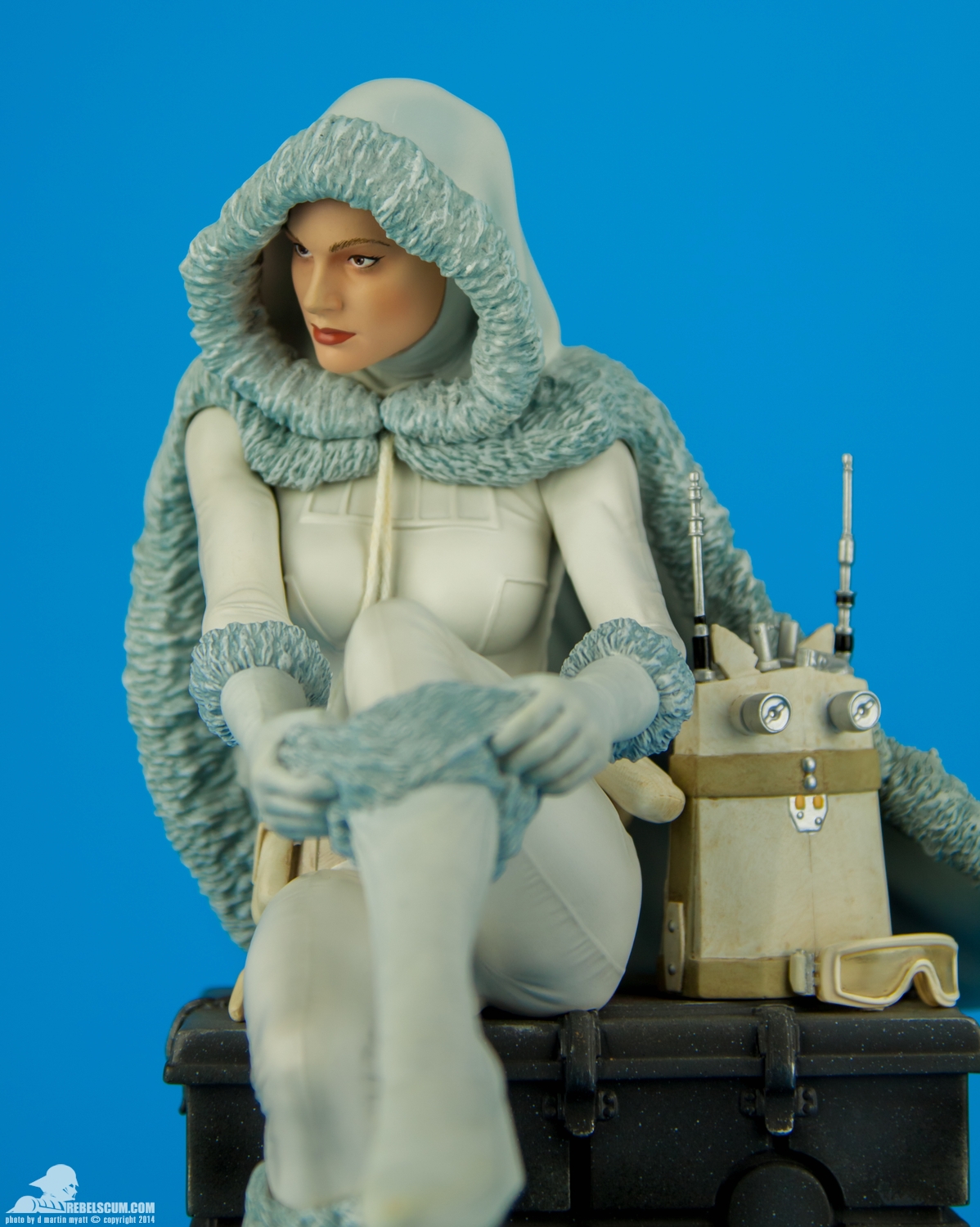 Padme-Amidala-Snowbunny-Statue-Gentle-Giant-Ltd-011.jpg