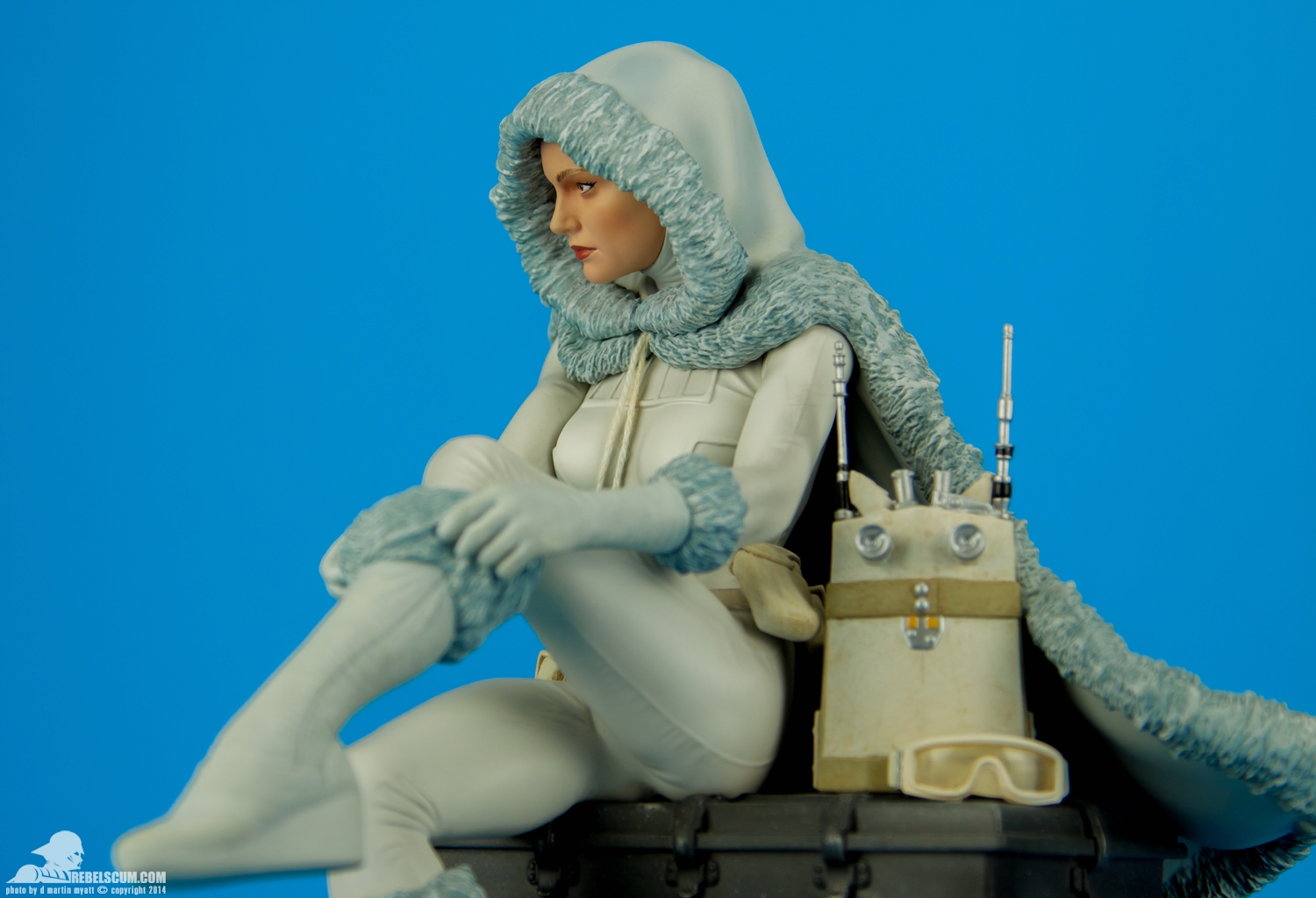 Padme-Amidala-Snowbunny-Statue-Gentle-Giant-Ltd-017.jpg