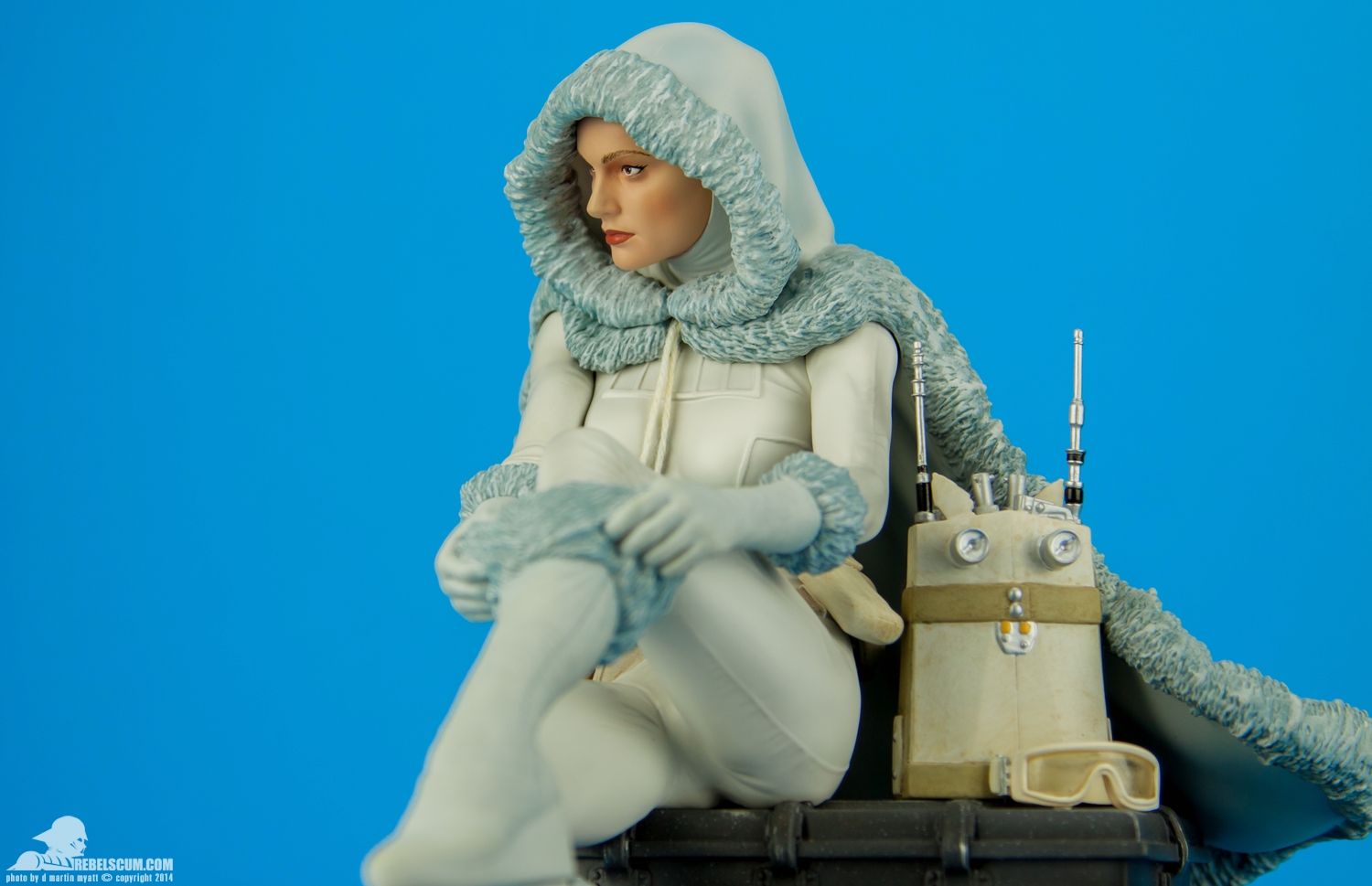 Padme-Amidala-Snowbunny-Statue-Gentle-Giant-Ltd-018.jpg