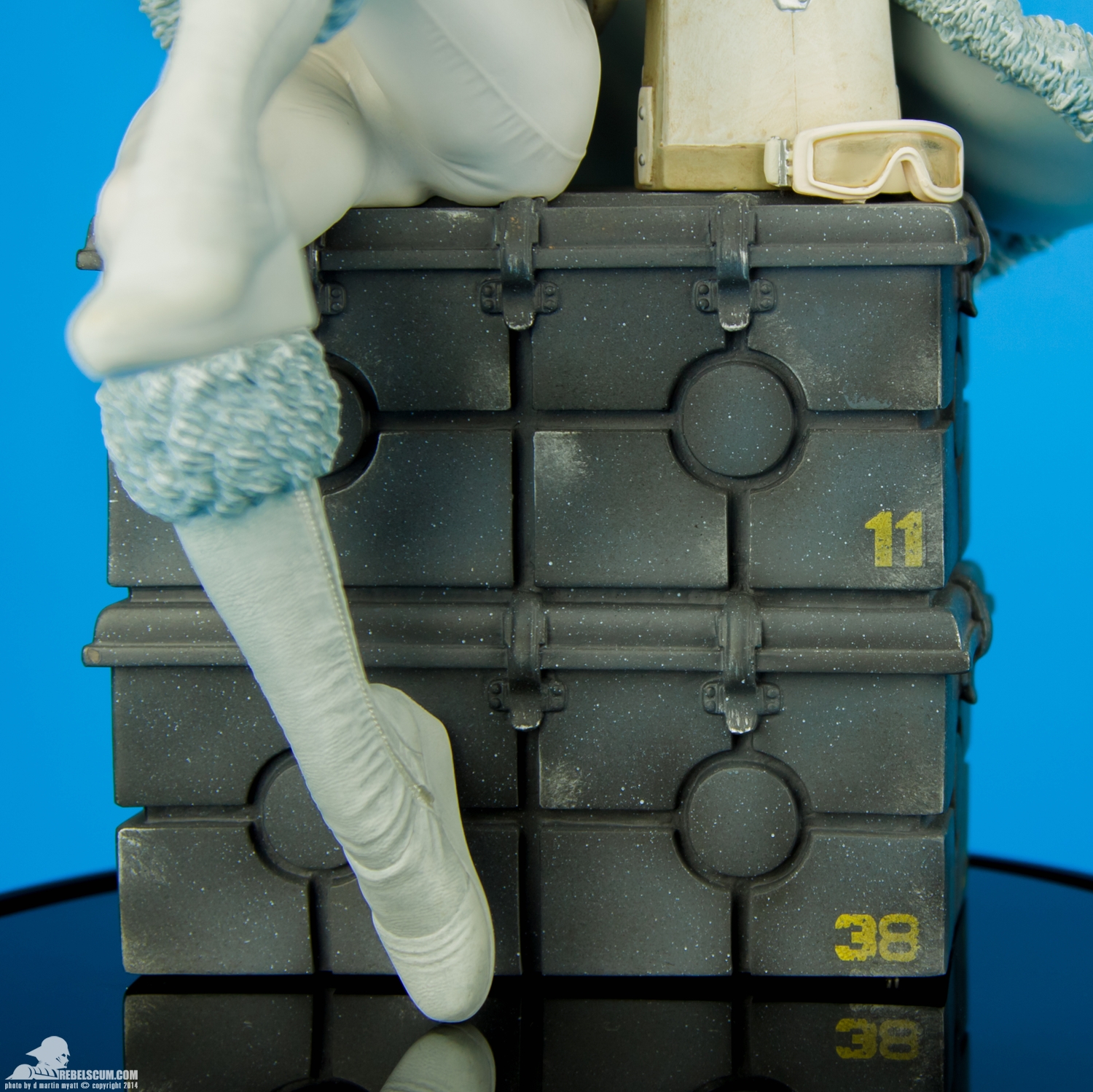 Padme-Amidala-Snowbunny-Statue-Gentle-Giant-Ltd-022.jpg