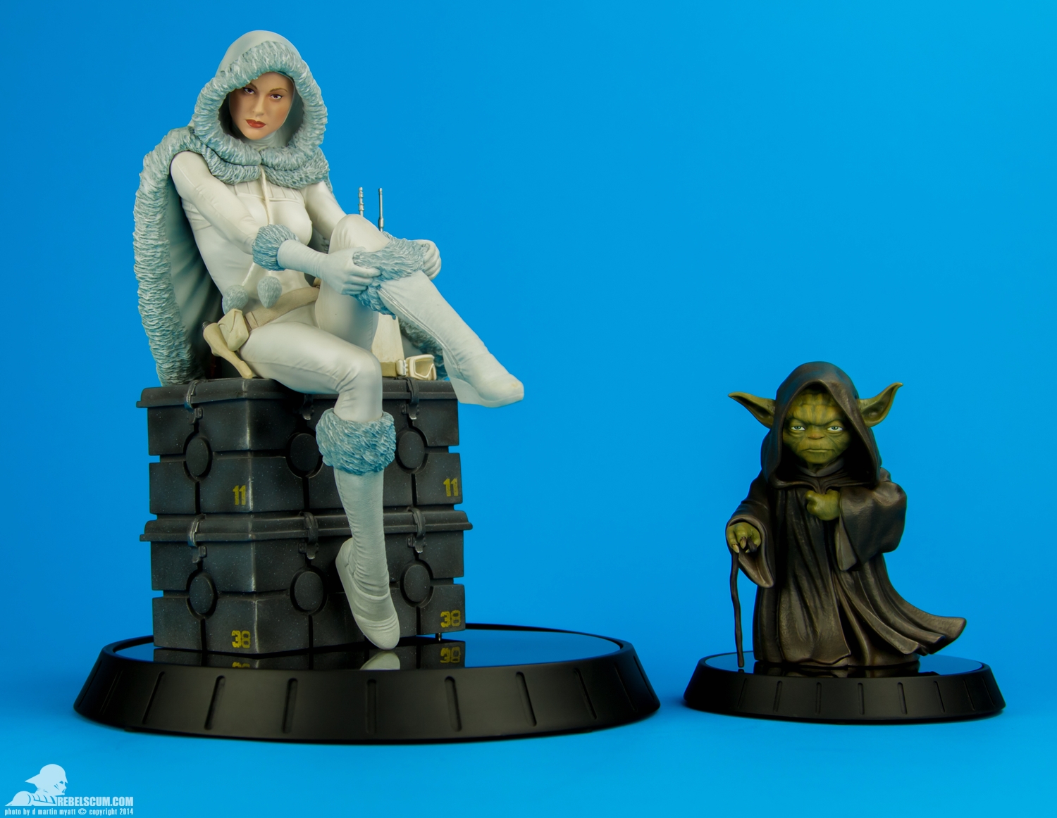 Padme-Amidala-Snowbunny-Statue-Gentle-Giant-Ltd-024.jpg