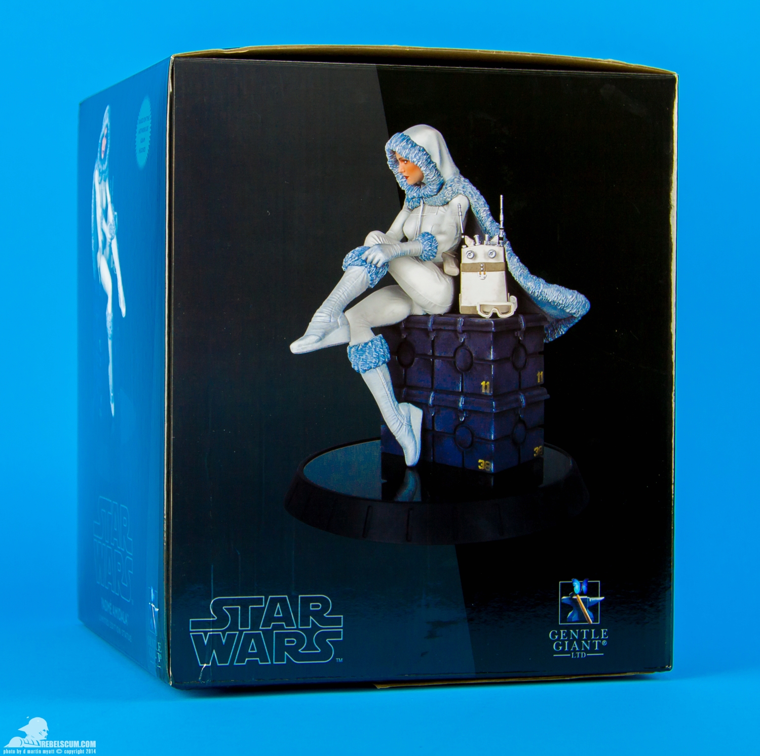 Padme-Amidala-Snowbunny-Statue-Gentle-Giant-Ltd-027.jpg