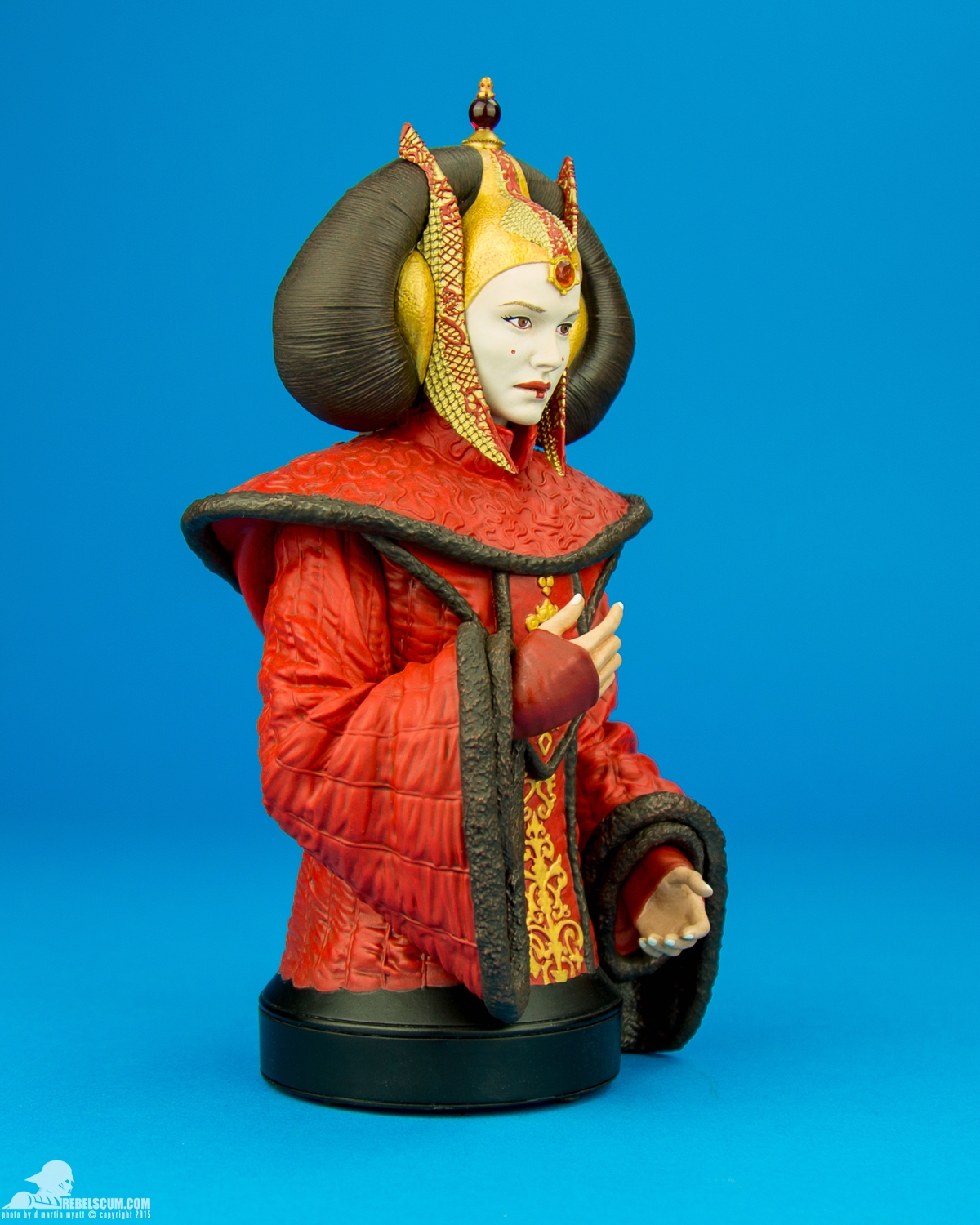 Queen-Amidala-Red-Senate-Gown-Mini-Bust-Gentle-Giant-002.jpg
