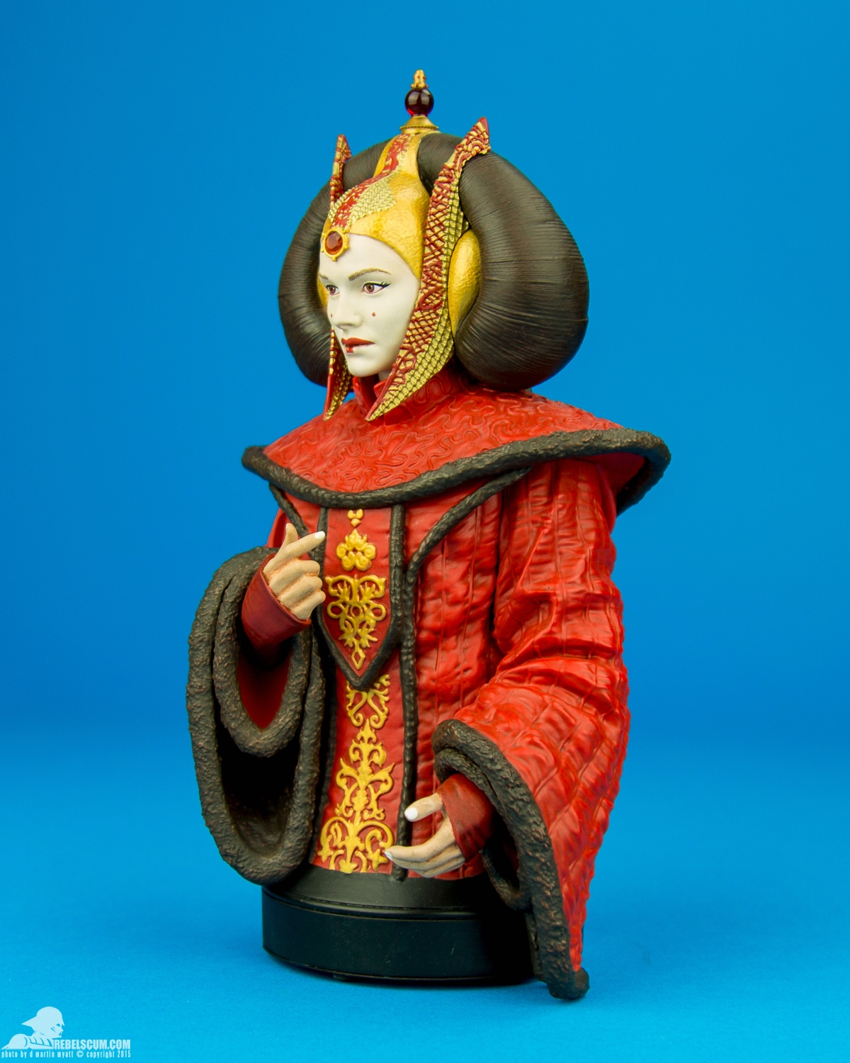 Queen-Amidala-Red-Senate-Gown-Mini-Bust-Gentle-Giant-003.jpg