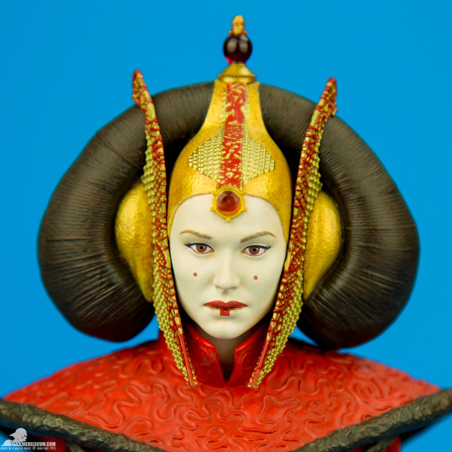 Queen-Amidala-Red-Senate-Gown-Mini-Bust-Gentle-Giant-005.jpg