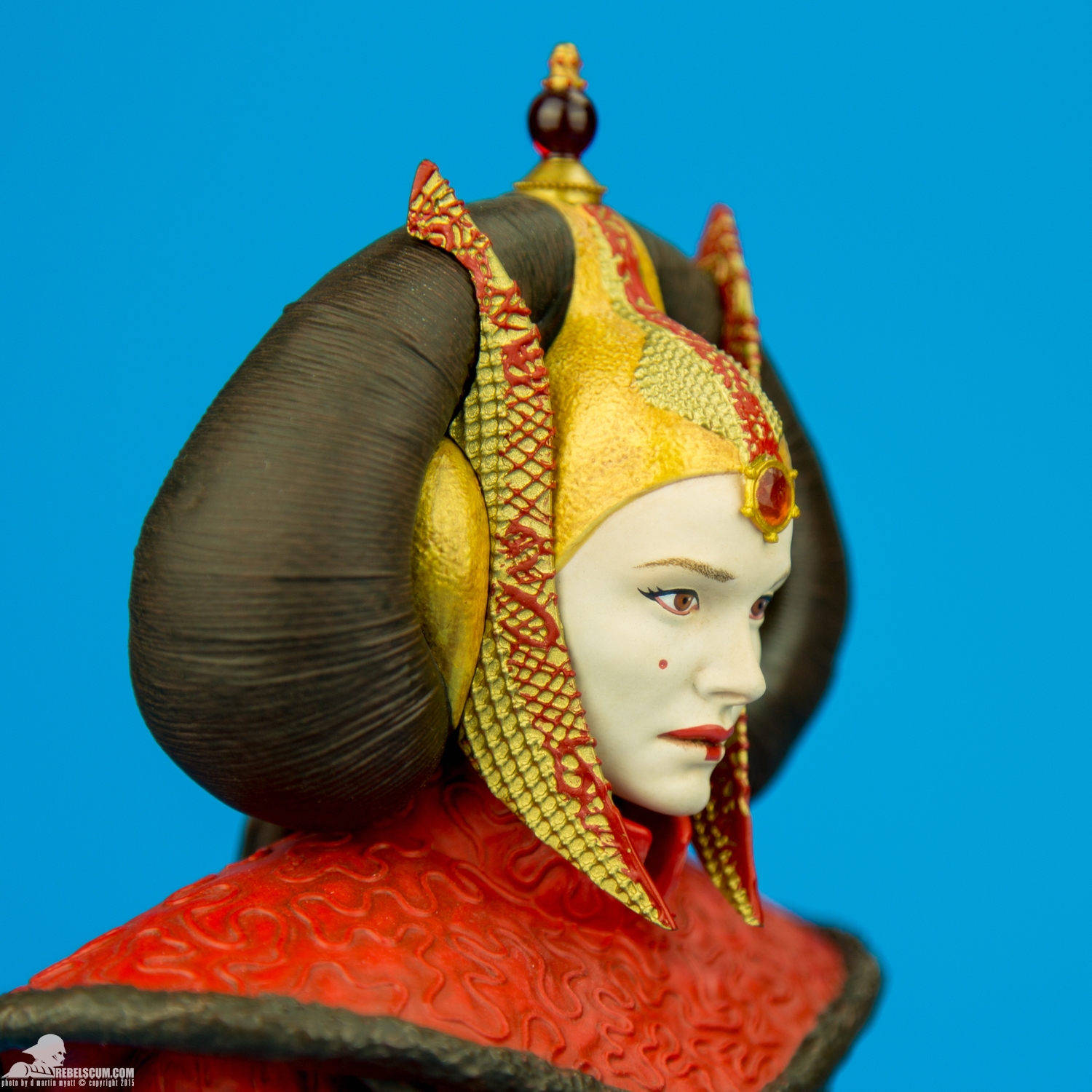 Queen-Amidala-Red-Senate-Gown-Mini-Bust-Gentle-Giant-006.jpg