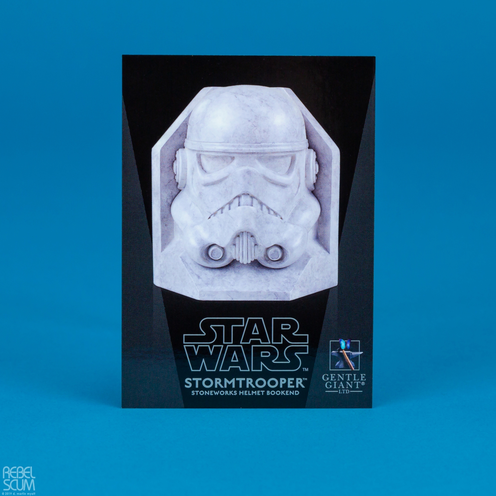 Stormtrooper-Stoneworks-Helmet-Bookend-Gentle-Giant-006.jpg