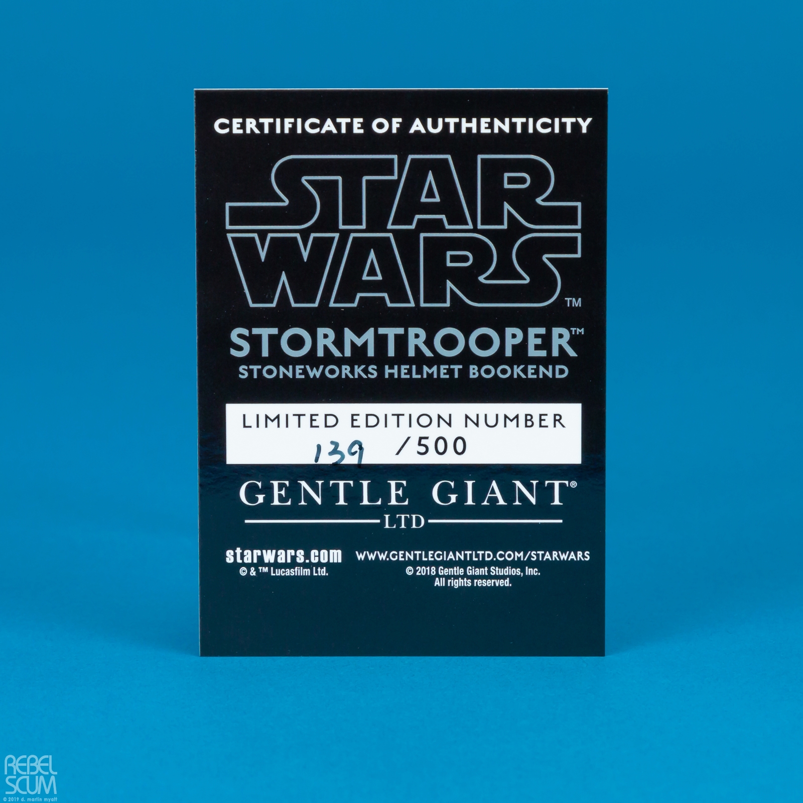 Stormtrooper-Stoneworks-Helmet-Bookend-Gentle-Giant-007.jpg