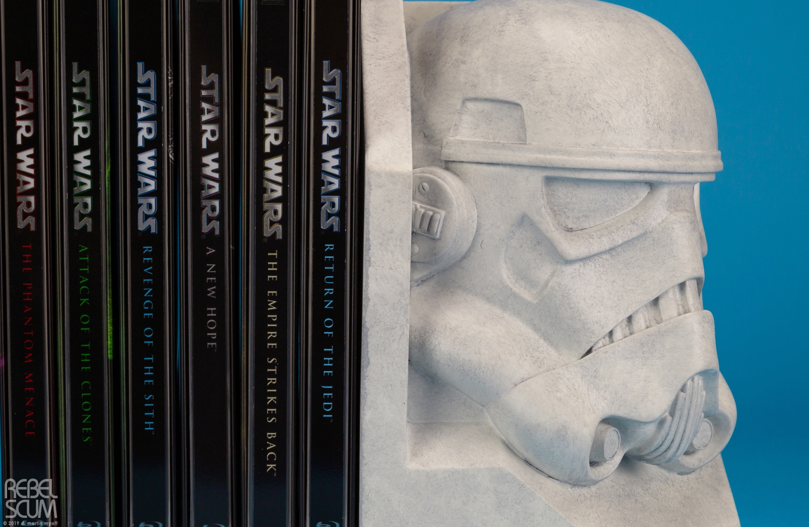 Stormtrooper-Stoneworks-Helmet-Bookend-Gentle-Giant-008.jpg