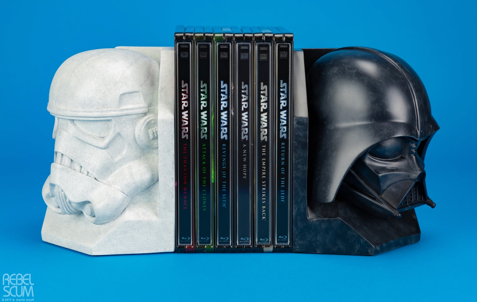 Stormtrooper-Stoneworks-Helmet-Bookend-Gentle-Giant-010.jpg