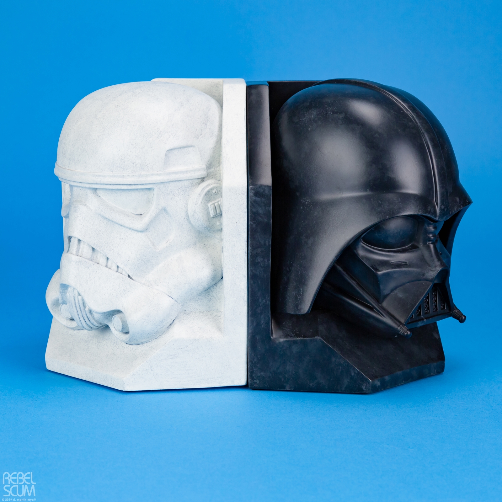 Stormtrooper-Stoneworks-Helmet-Bookend-Gentle-Giant-011.jpg