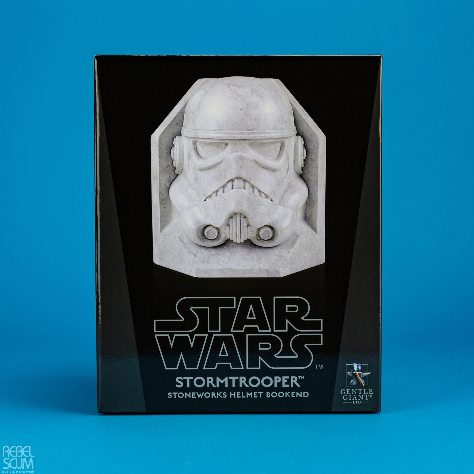 Stormtrooper-Stoneworks-Helmet-Bookend-Gentle-Giant-012.jpg