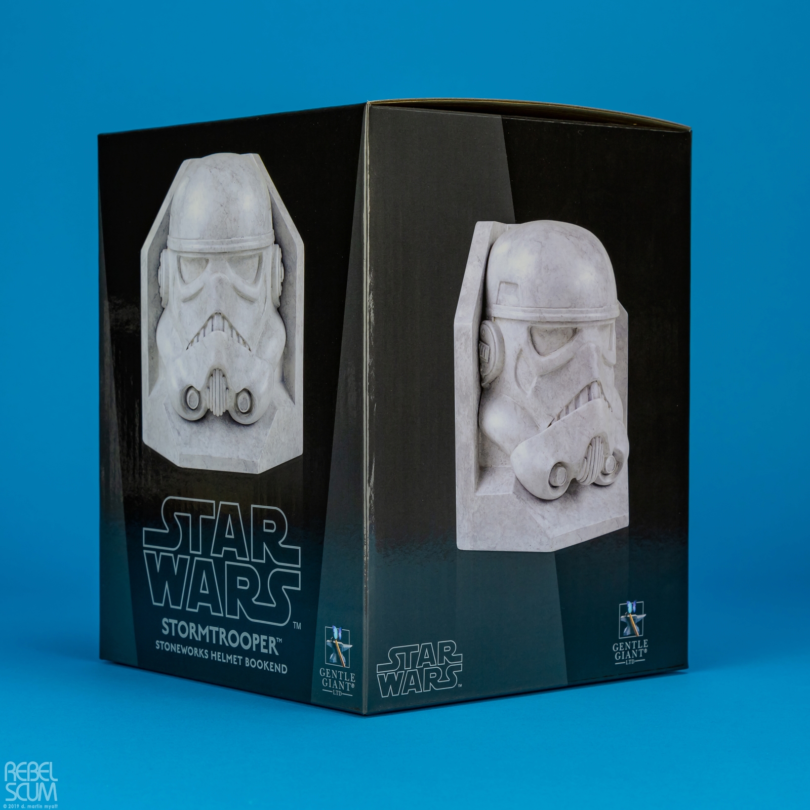 Stormtrooper-Stoneworks-Helmet-Bookend-Gentle-Giant-014.jpg