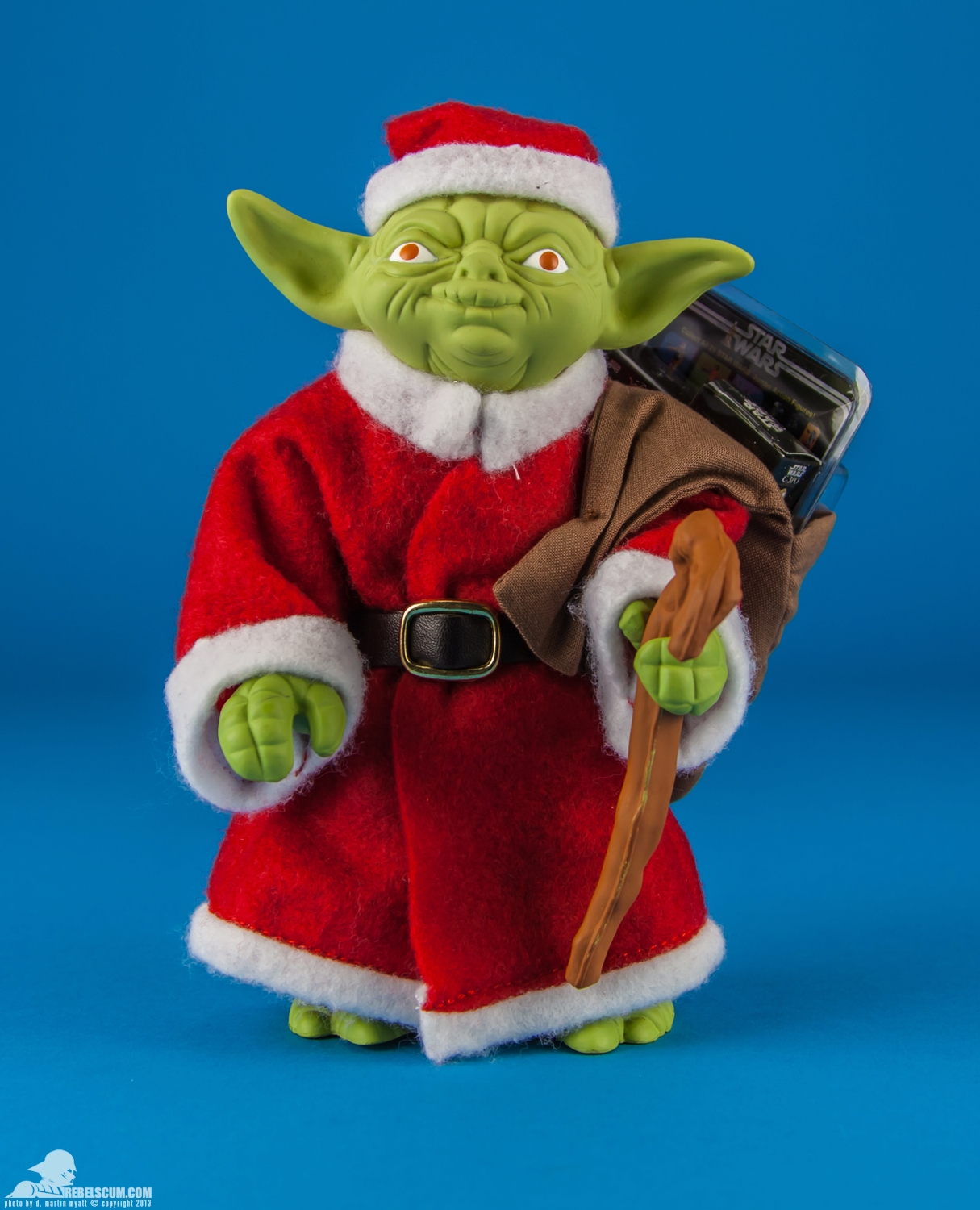 Yoda-Holiday-Edition-Gentle-Giant-Ltd-Jumbo-Kenner-001.jpg