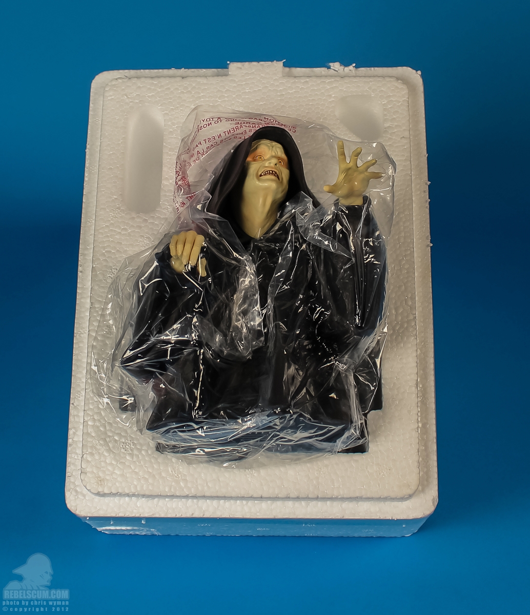 Emperor_Palpatine_Mini_Bust_Gentle_Giant-23.jpg