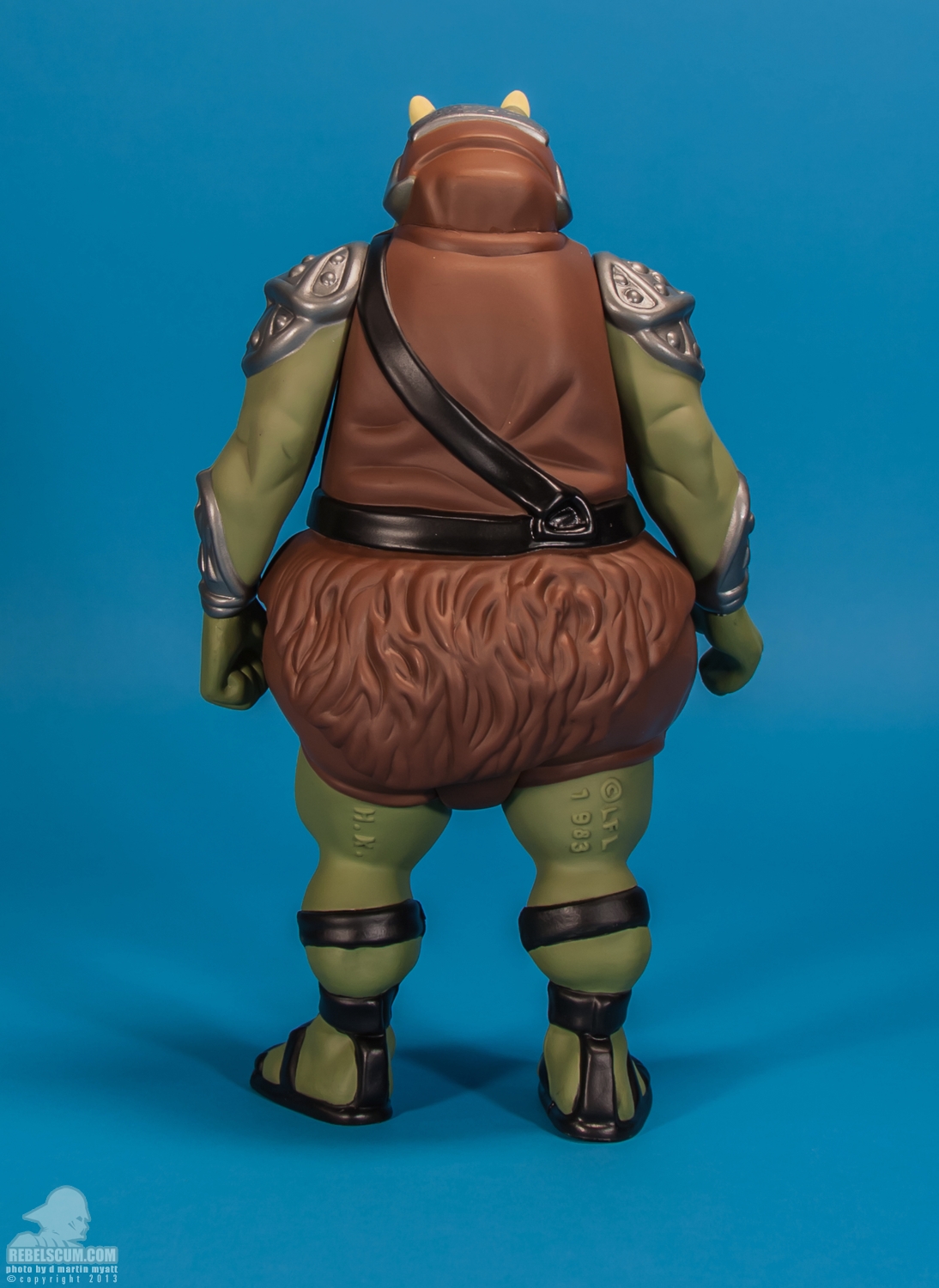 Gamorrean_Guard_Jumbo_Kenner_Figure_Gentle_Giant_Ltd-004.jpg