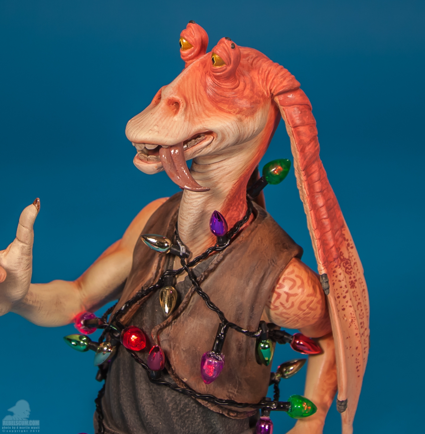 Jar_Jar_Binks_Seasons_Greetings_Holiday_Gift_Mini_Bust_Gentle_Giant-07.jpg