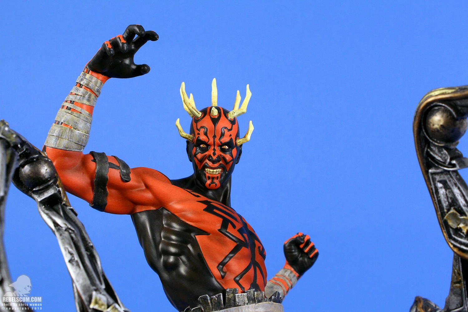 Darth-Maul-With-Mecha-Legs-Statue-005.jpg