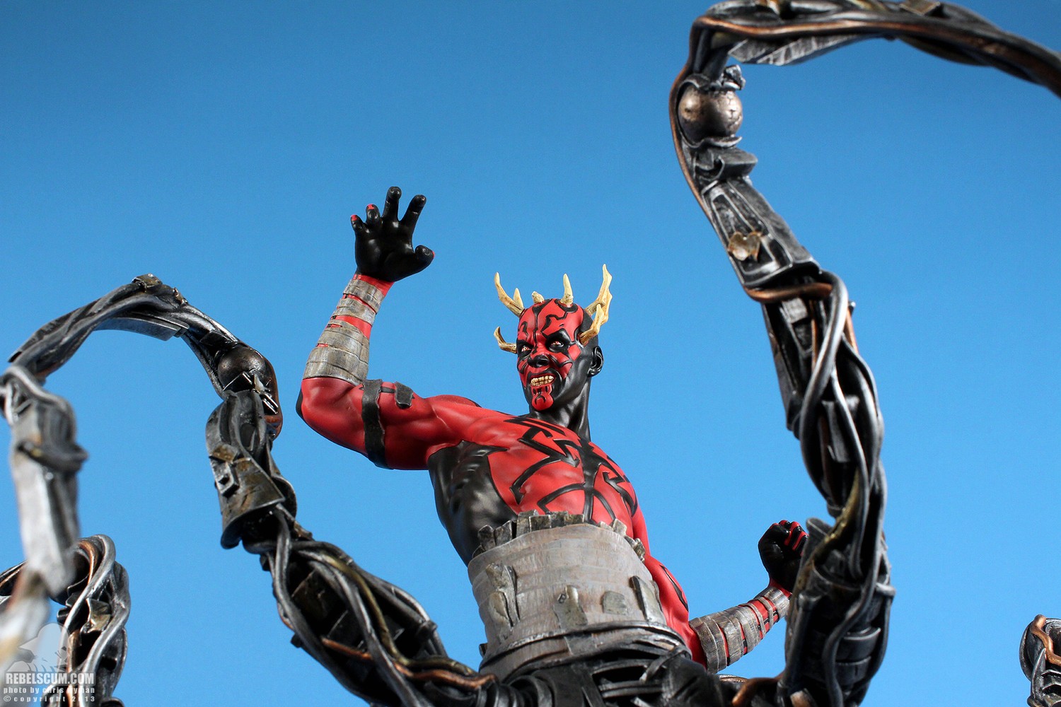 Darth-Maul-With-Mecha-Legs-Statue-014.jpg