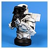 Republic-Commando-With-Light-Up-Visor-Mini-Bust-Gentle-Giant-Ltd-003.jpg