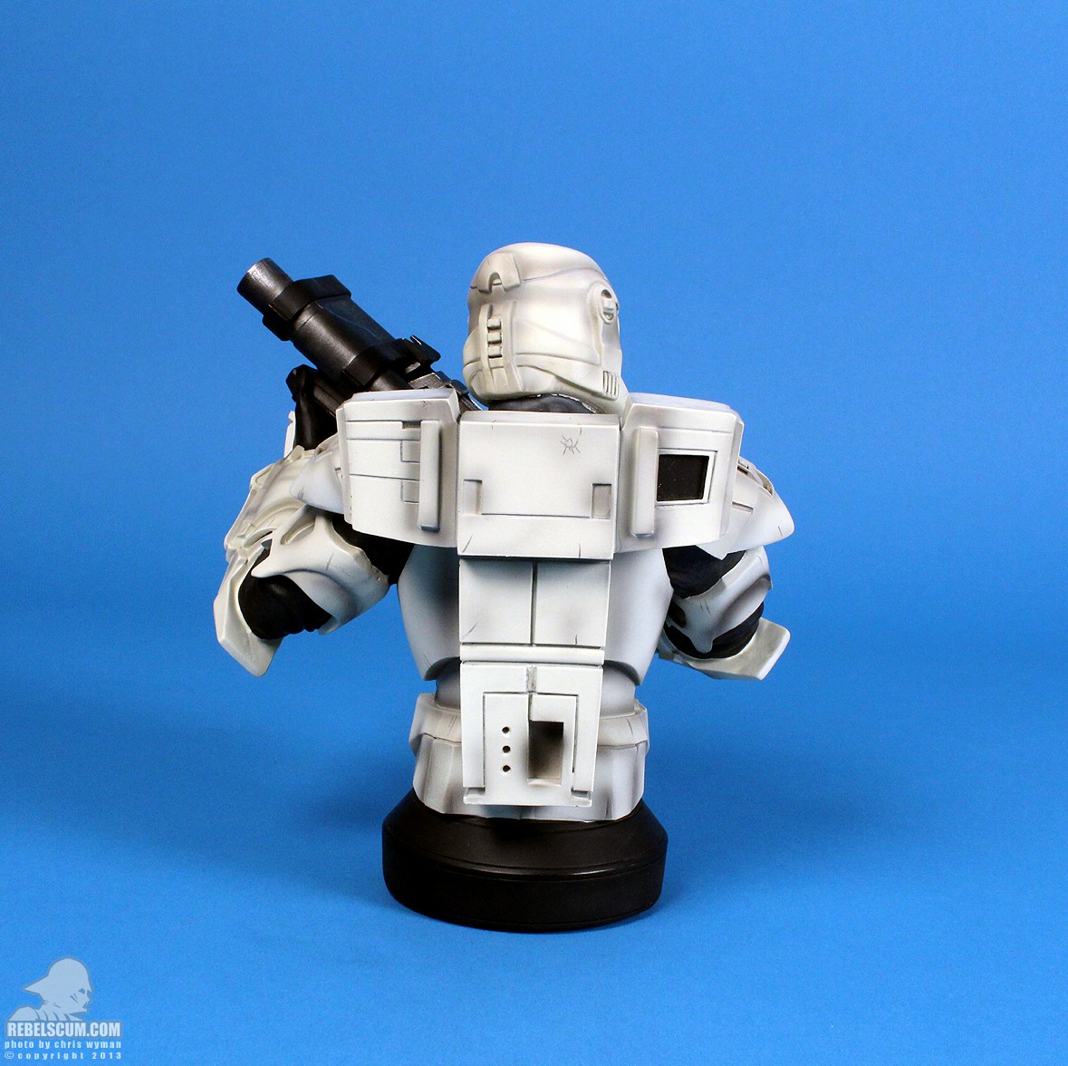 Republic-Commando-With-Light-Up-Visor-Mini-Bust-Gentle-Giant-Ltd-004.jpg
