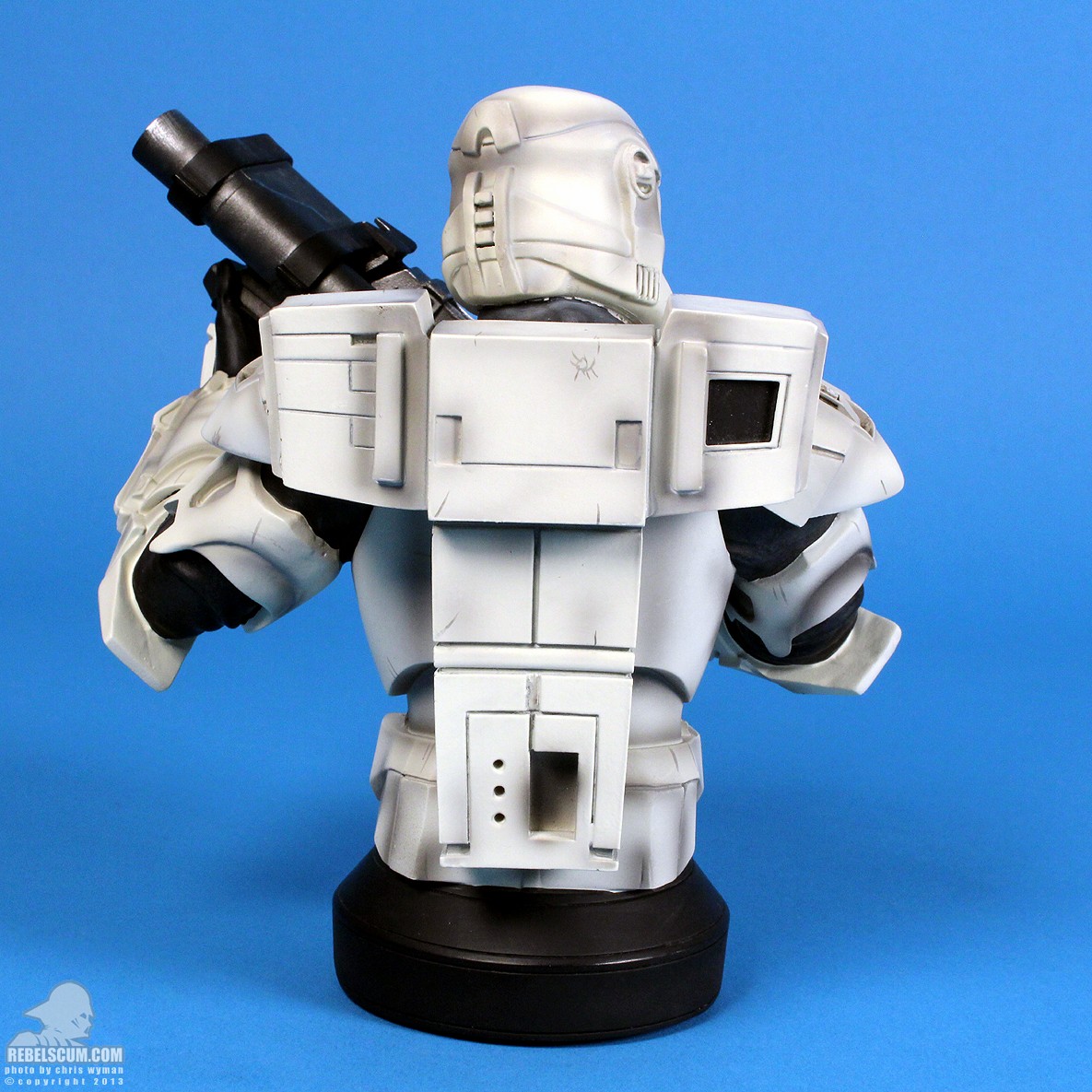 Republic-Commando-With-Light-Up-Visor-Mini-Bust-Gentle-Giant-Ltd-008.jpg