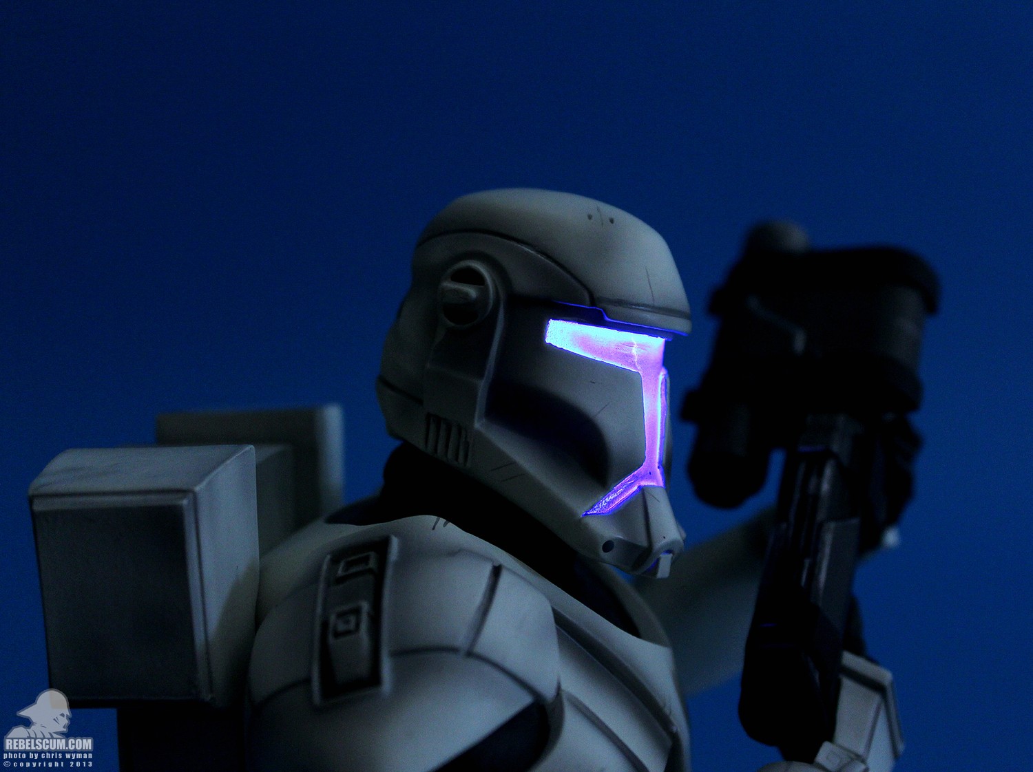 Republic-Commando-With-Light-Up-Visor-Mini-Bust-Gentle-Giant-Ltd-031.jpg