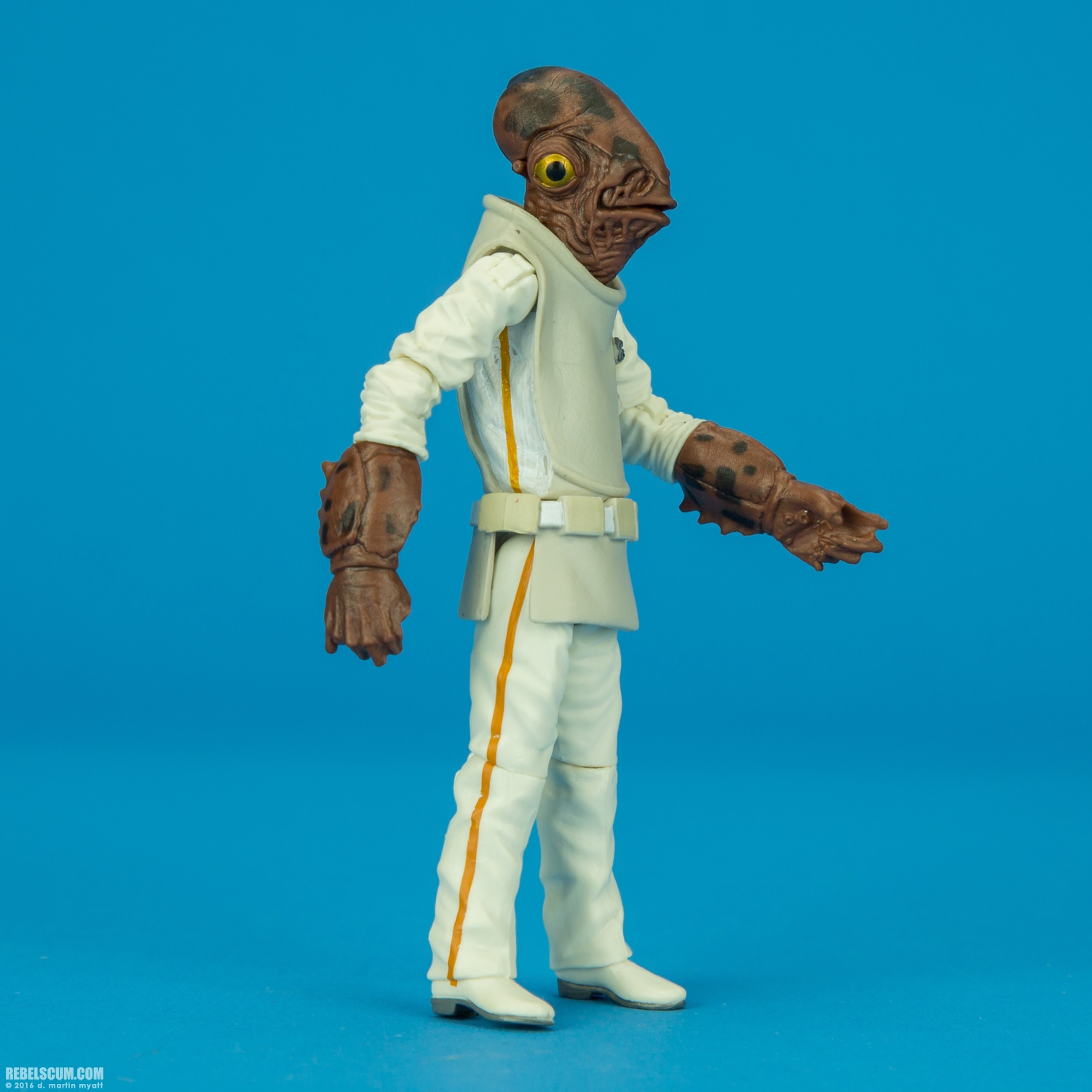 Admiral-Ackbar-The-Black-Series-Walmart-Star-Wars-002.jpg